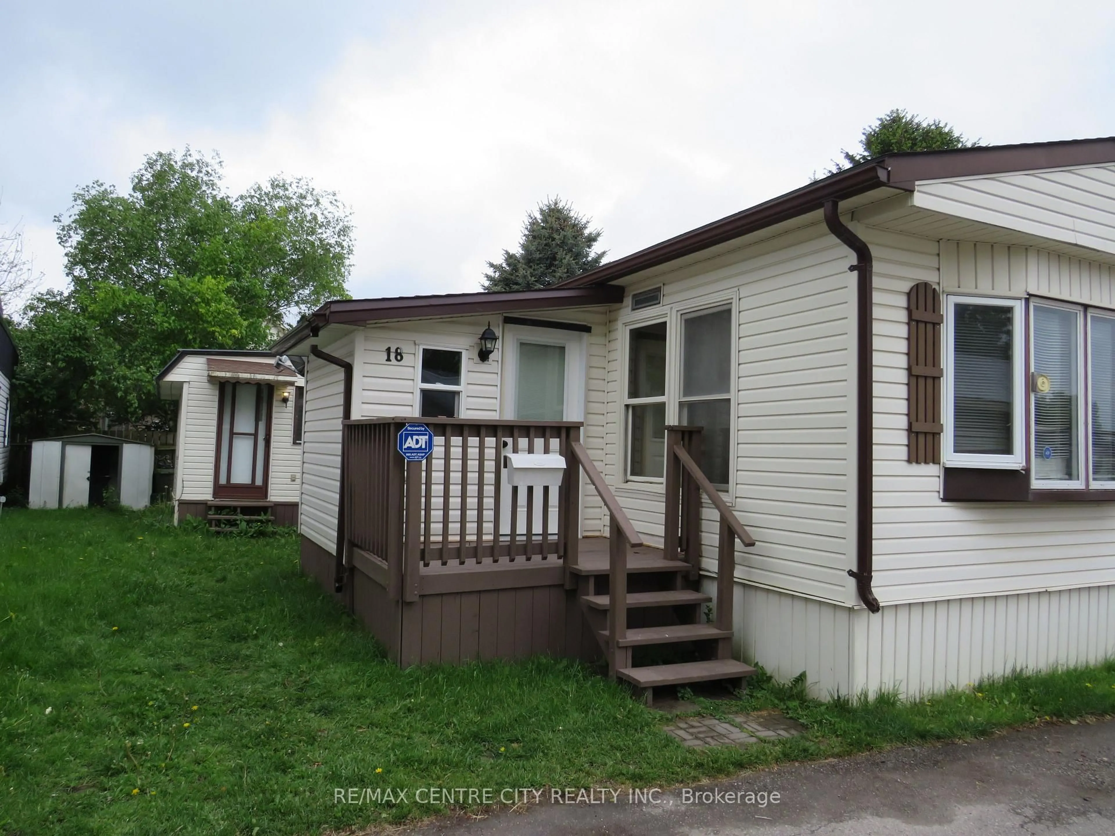 Home with vinyl exterior material, street for 2189 Dundas St #18, London East Ontario N5V 1H3