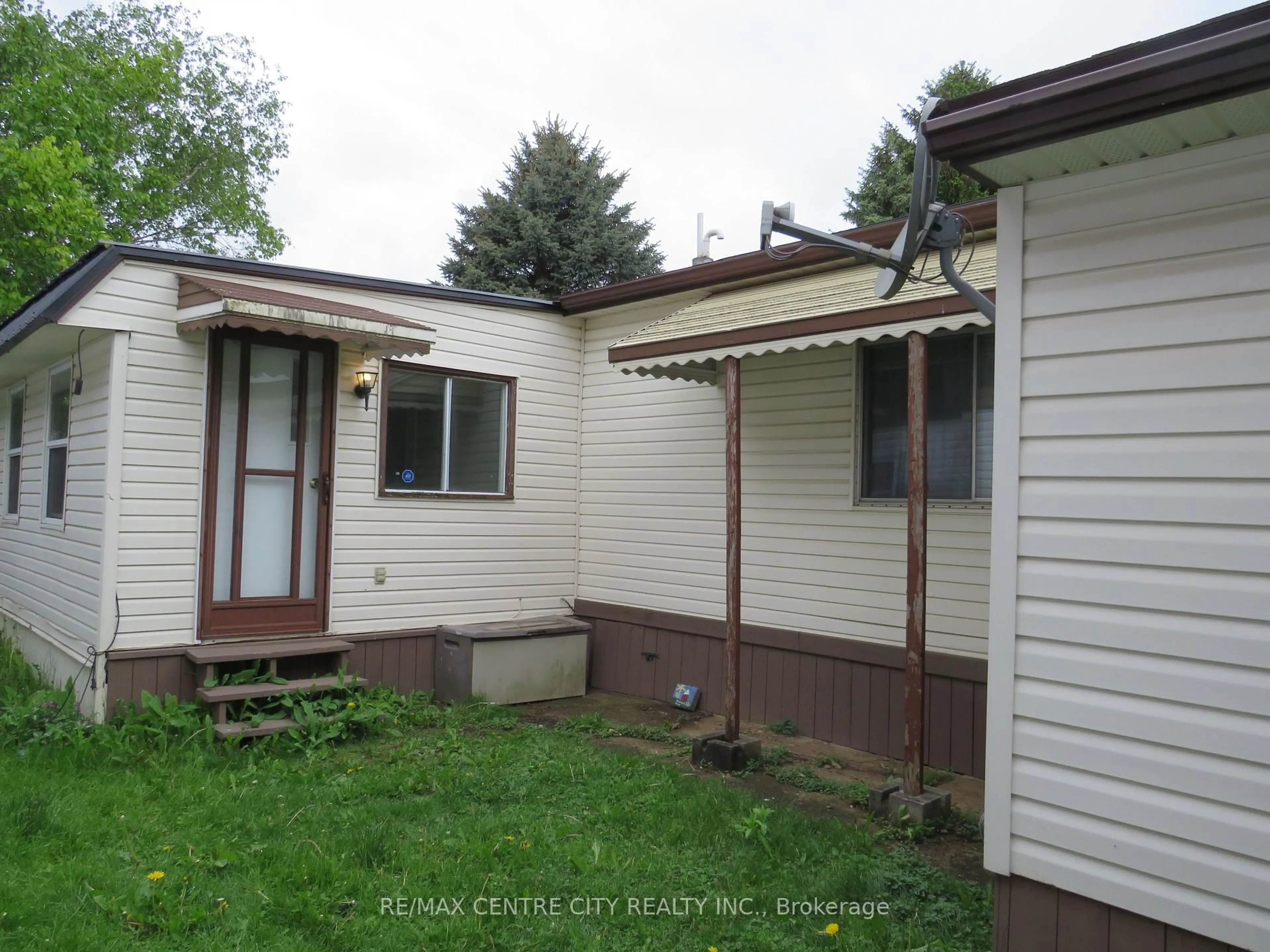 Unknown for 2189 Dundas St #18, London East Ontario N5V 1H3