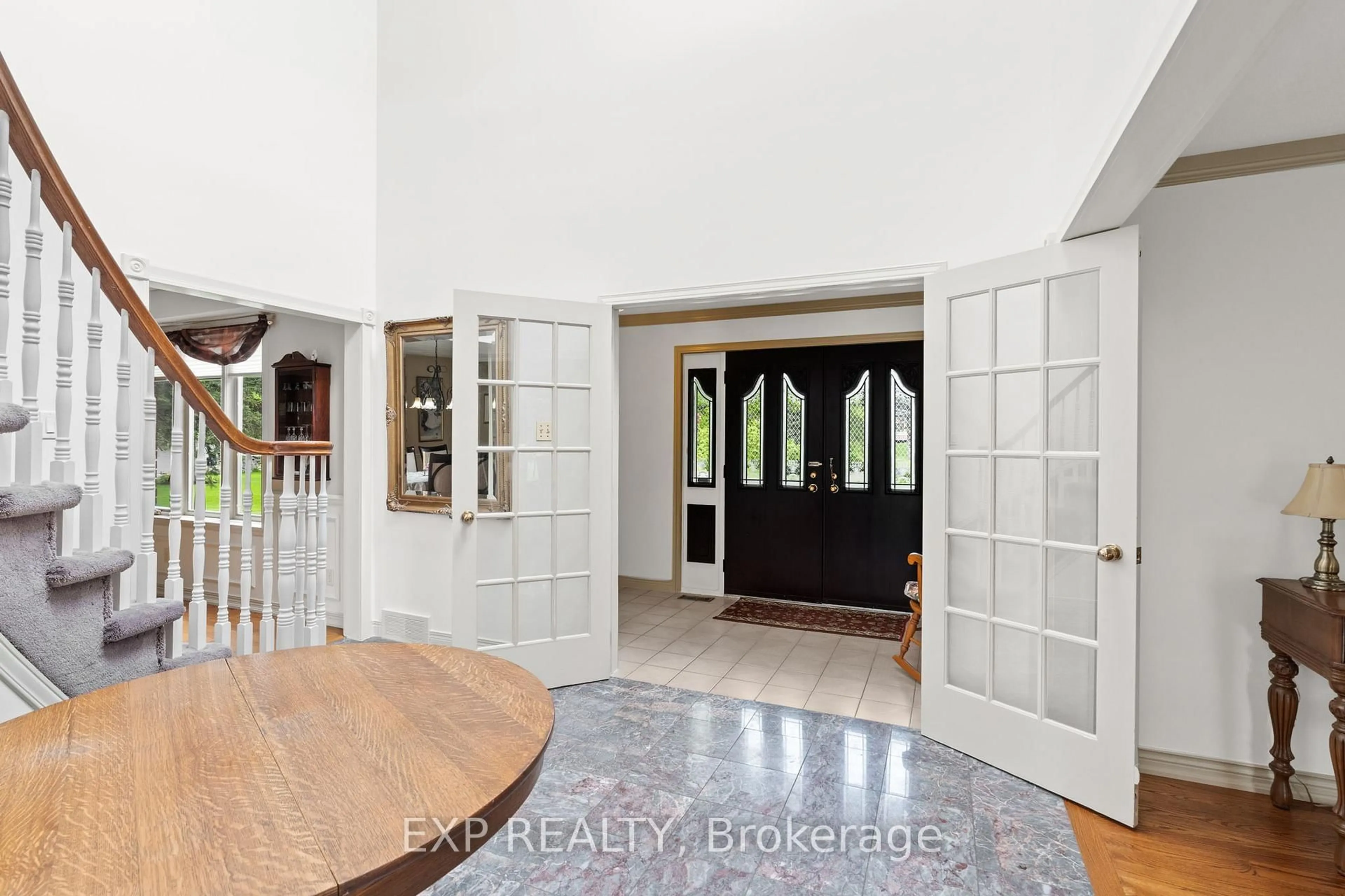 Indoor entryway for 4 Barry Burn Crt, Ottawa Ontario K2R 1C5