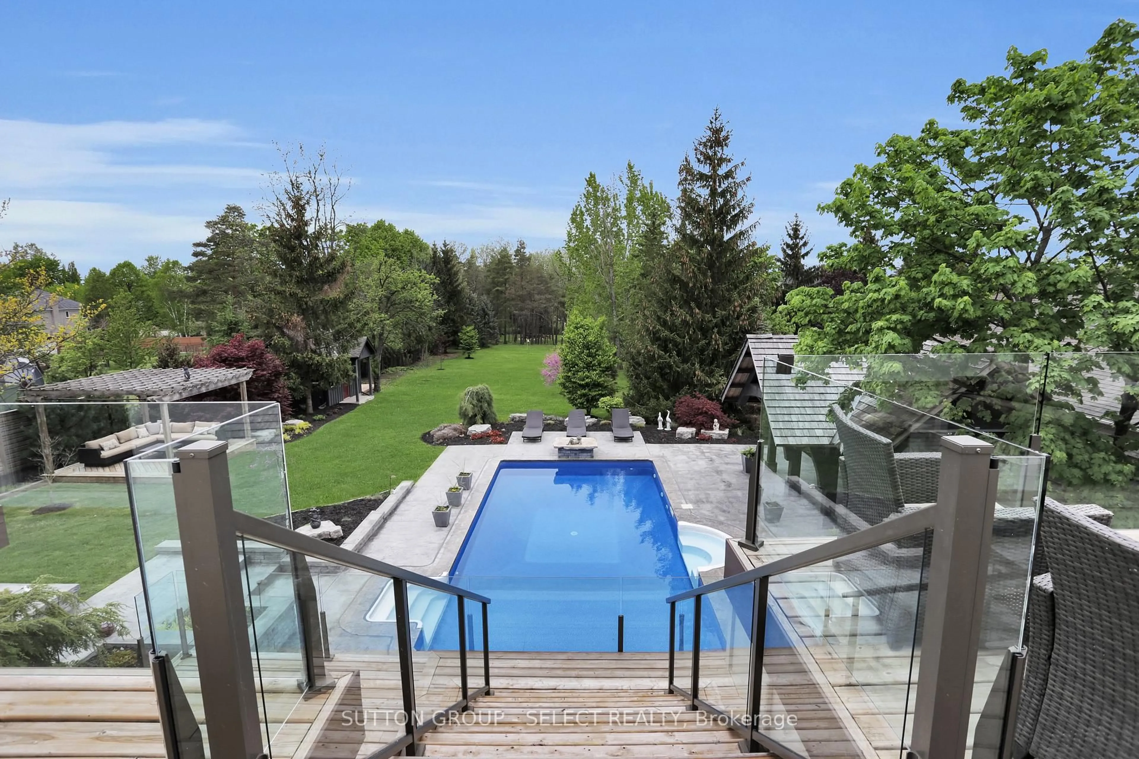 Pool for 220 Commissioners Rd, London South Ontario N6C 2T1