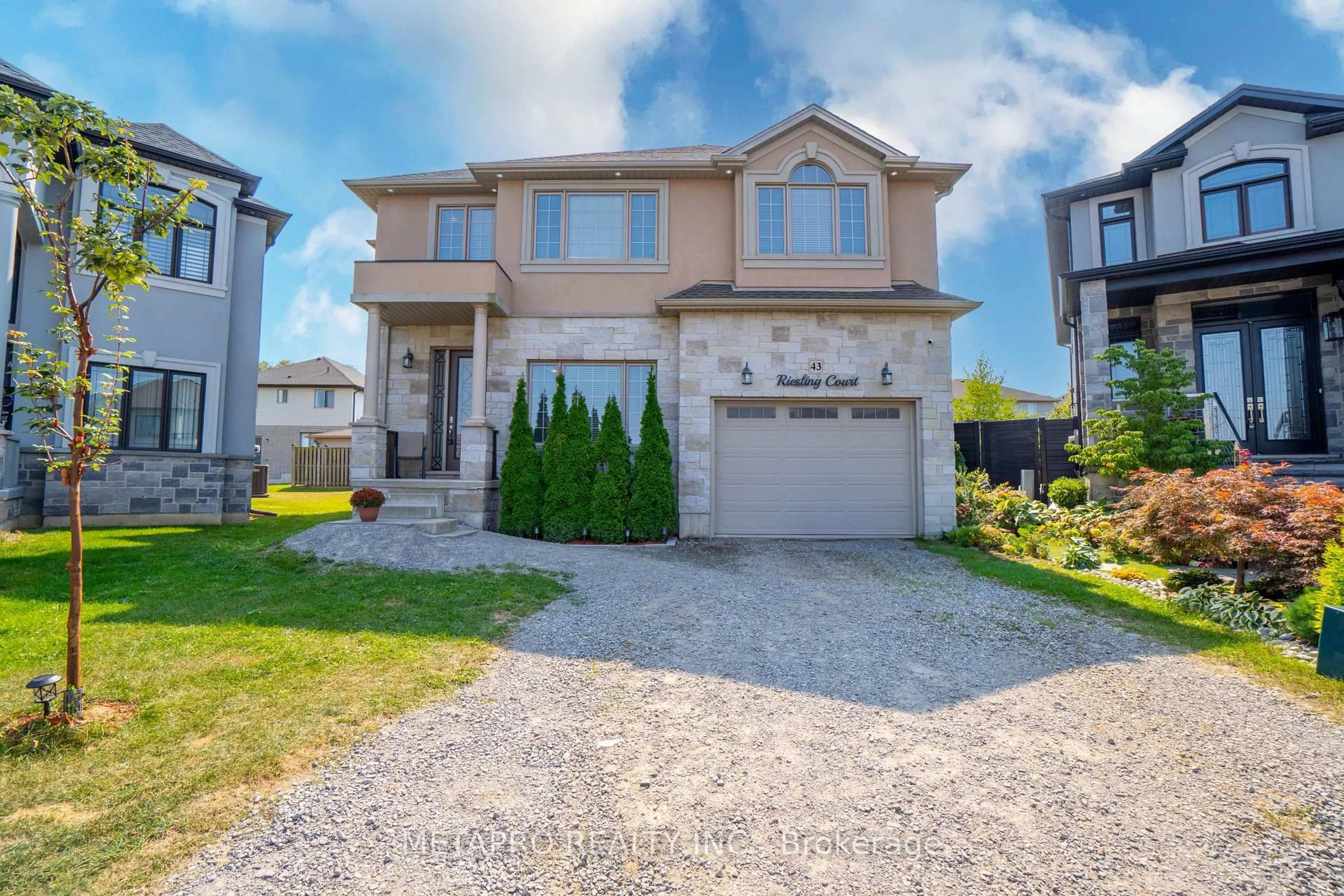 Unknown for 43 Riesling Crt, Hamilton Ontario L8G 0B4