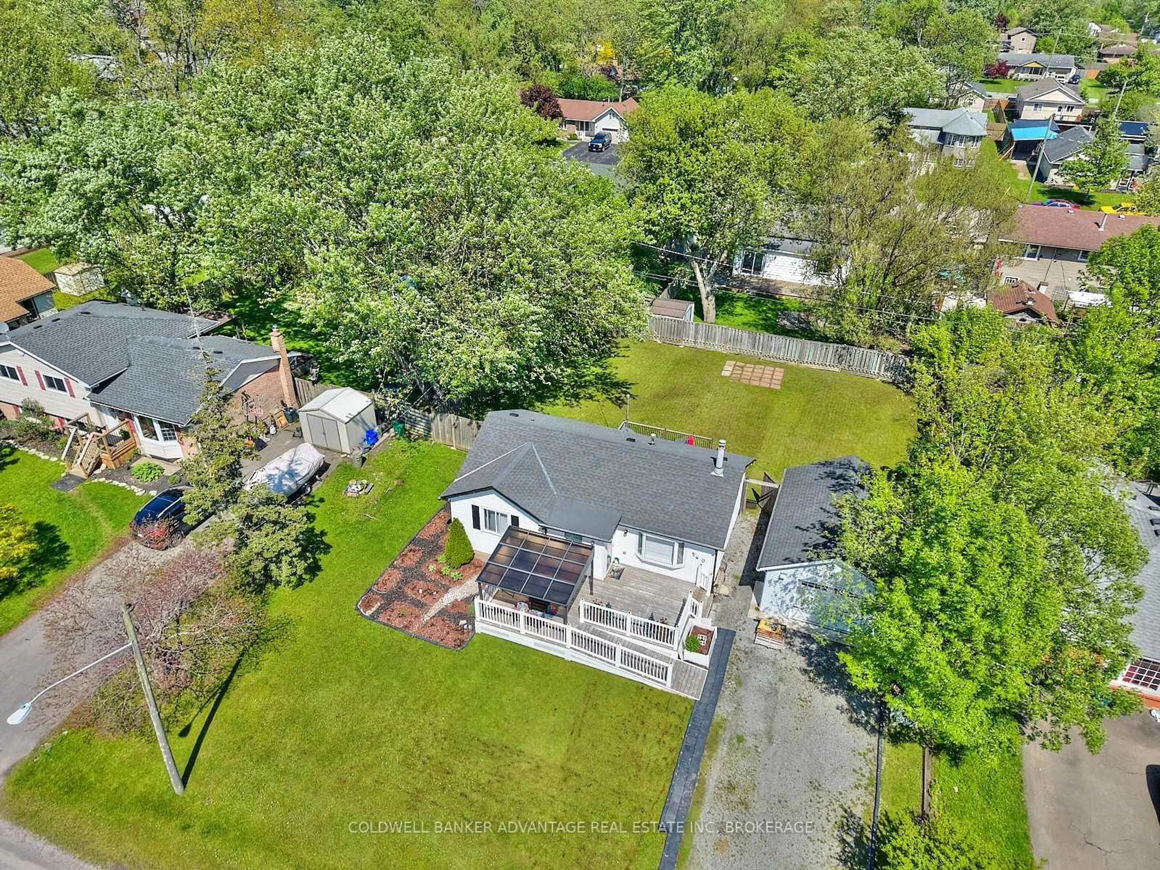 A pic from outside/outdoor area/front of a property/back of a property/a pic from drone, street for 540 Grandview Rd, Fort Erie Ontario L2A 4T9