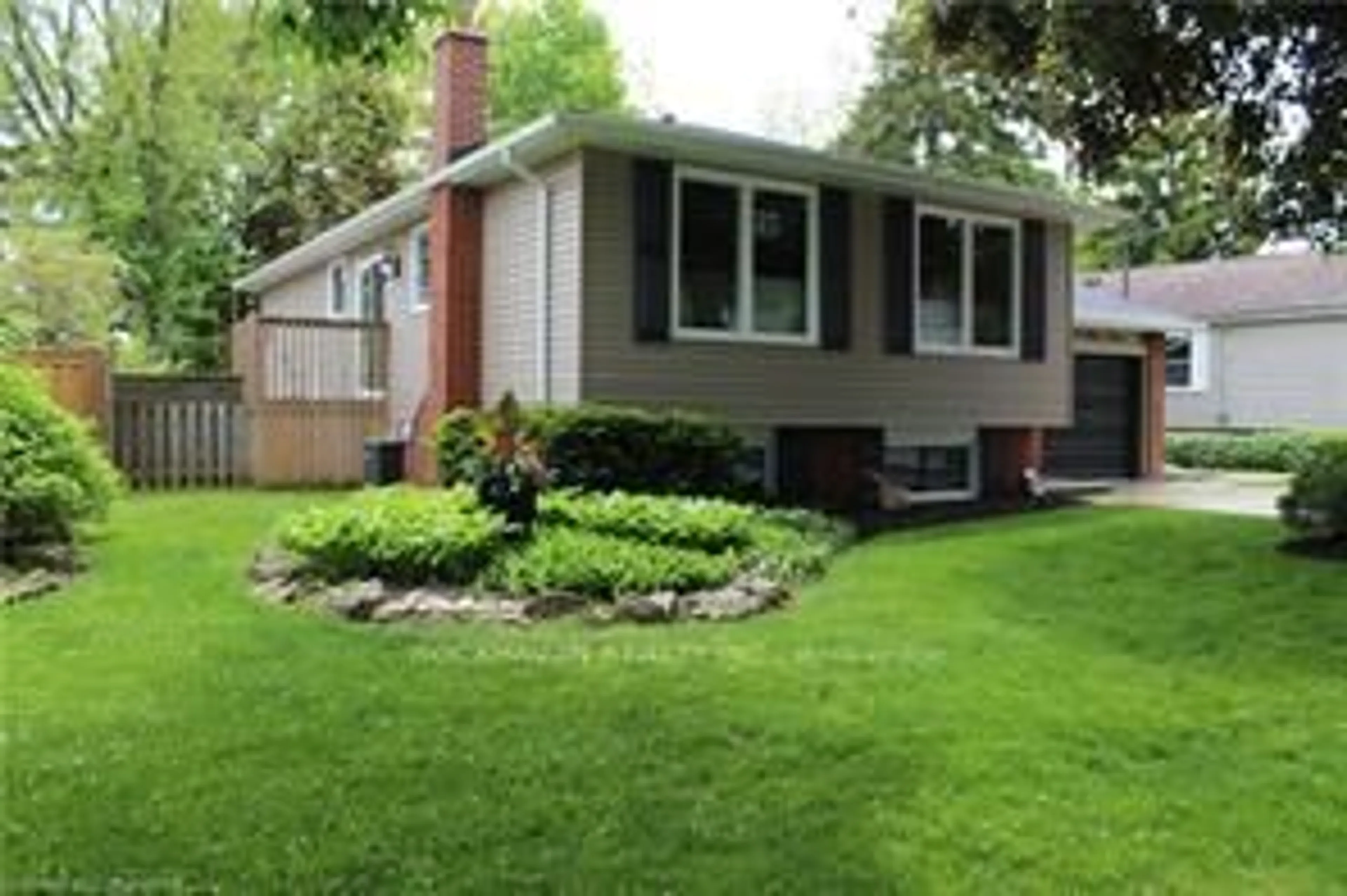 Home with vinyl exterior material, street for 22 Nelson St, Hamilton Ontario L0R 2H0