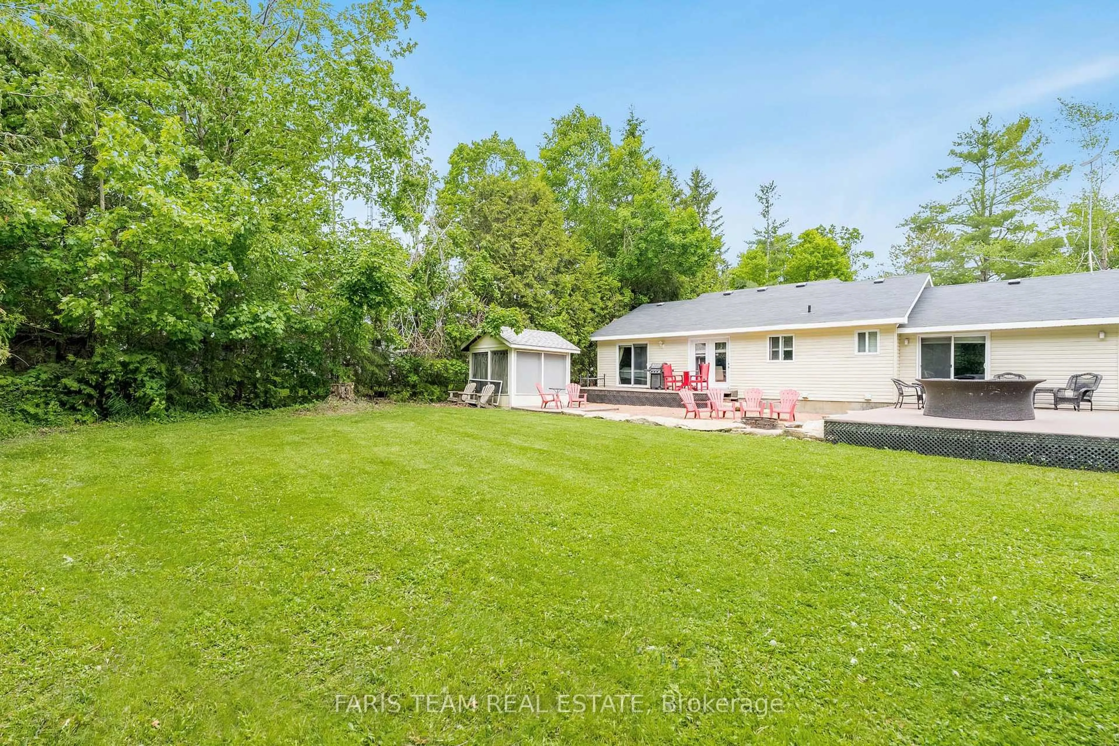 A pic from outside/outdoor area/front of a property/back of a property/a pic from drone, water/lake/river/ocean view for 85 Fulsom Cres, Kawartha Lakes Ontario L3V 6H5