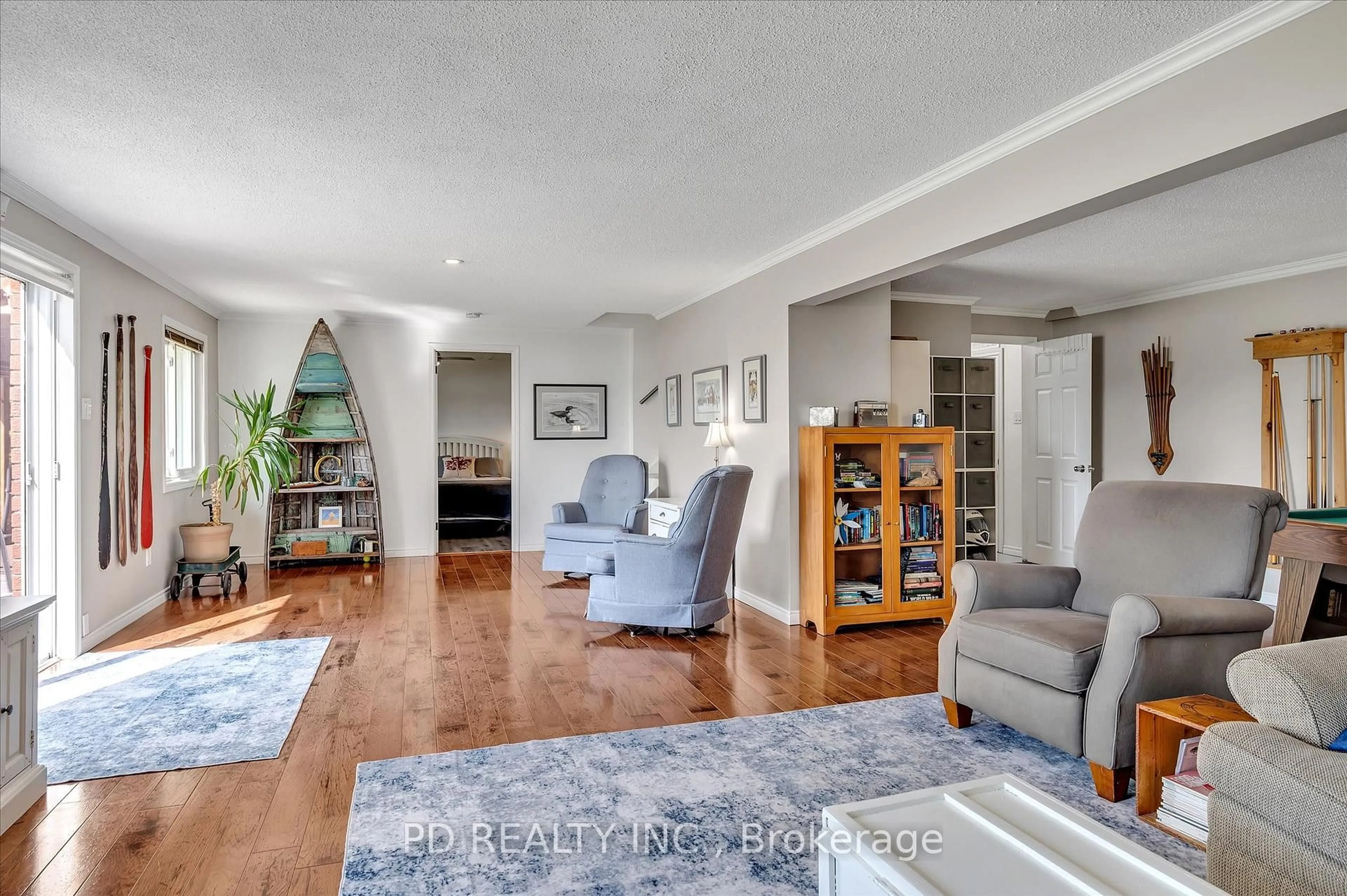 Living room with furniture, unknown for 112 Clearview Dr, Kawartha Lakes Ontario K0L 2W0