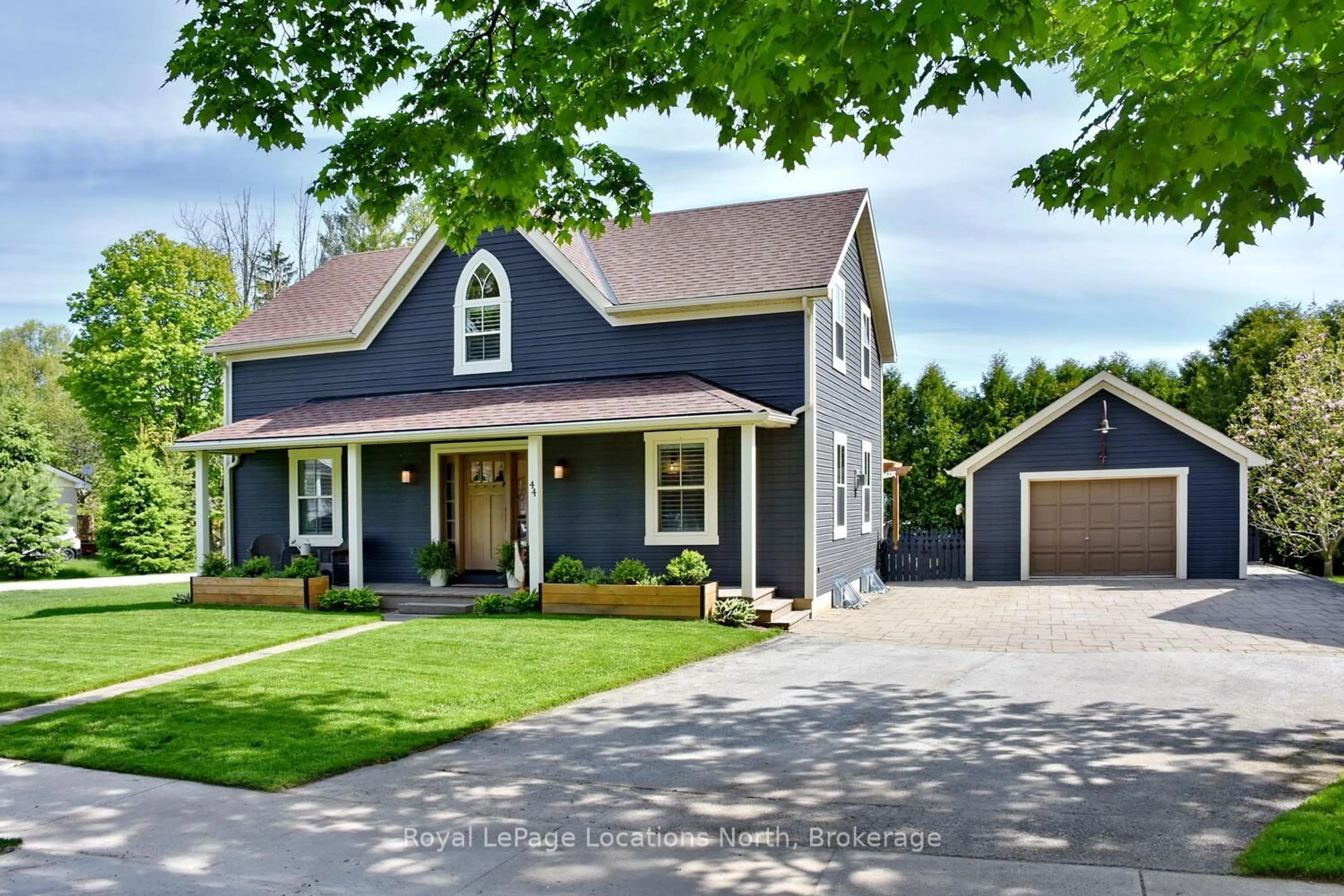 Home with vinyl exterior material, street for 44 NAPIER St, Blue Mountains Ontario N0H 2P0