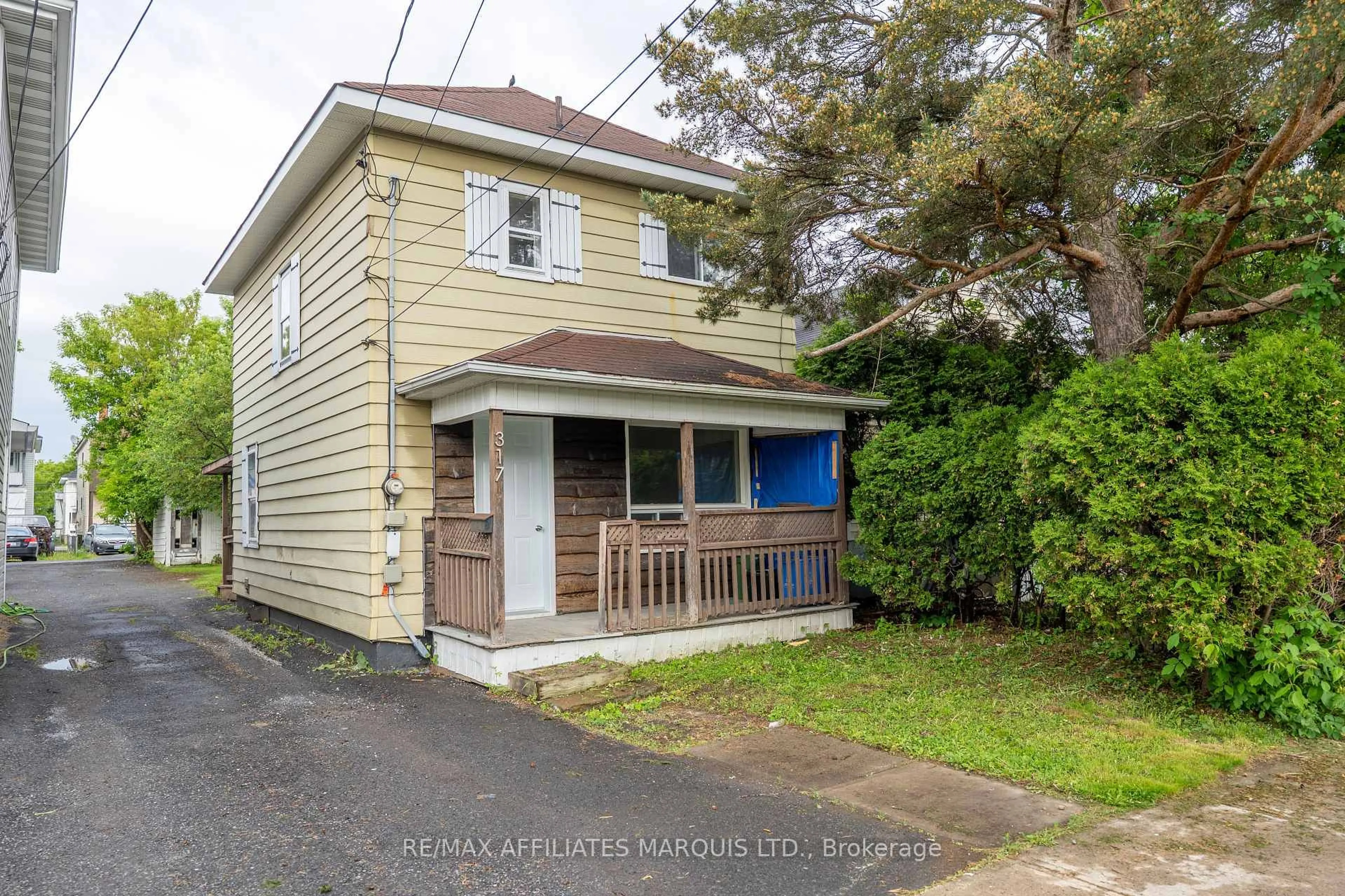 A pic from outside/outdoor area/front of a property/back of a property/a pic from drone, street for 317 Guy St, Cornwall Ontario K6H 4V3