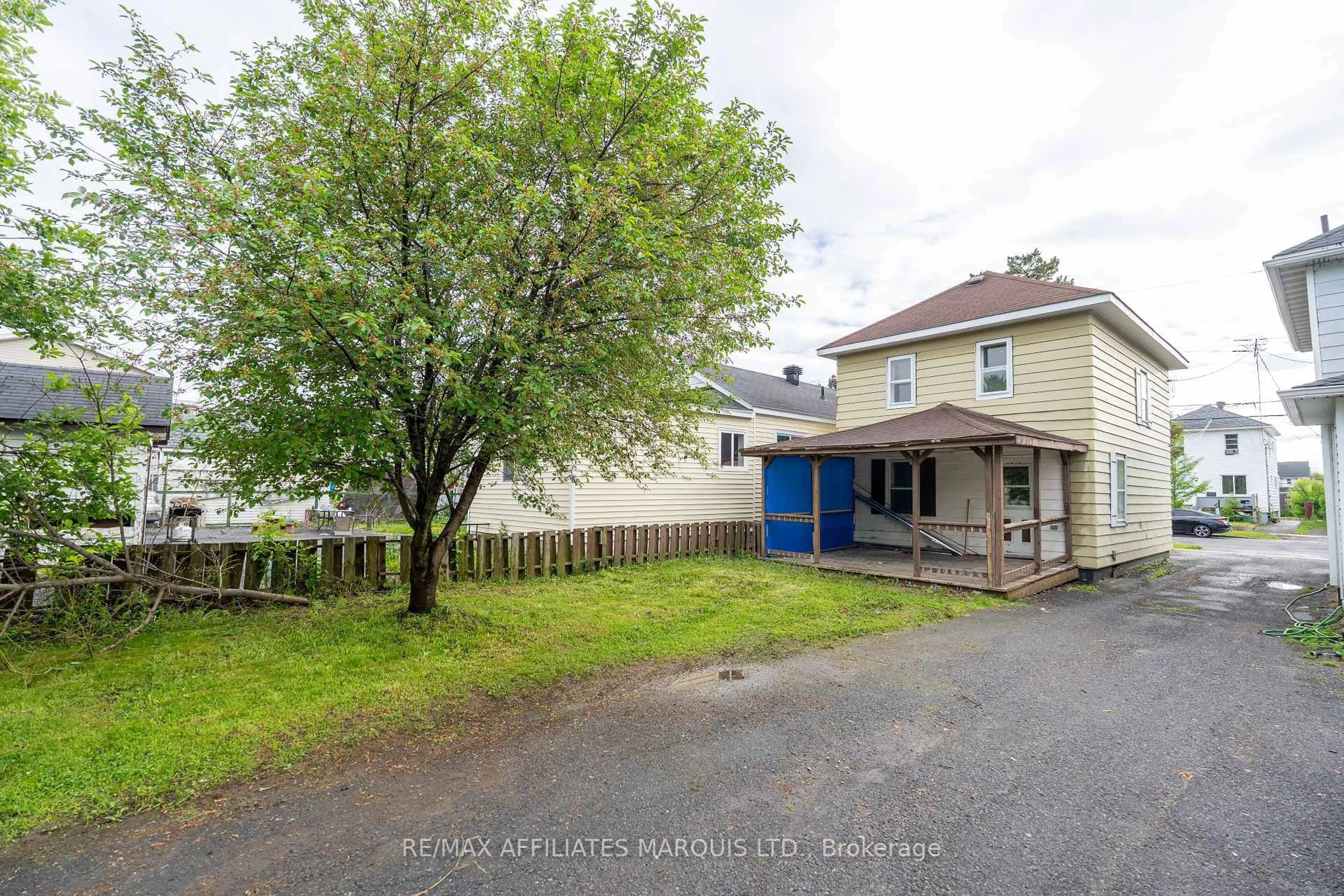 A pic from outside/outdoor area/front of a property/back of a property/a pic from drone, street for 317 Guy St, Cornwall Ontario K6H 4V3