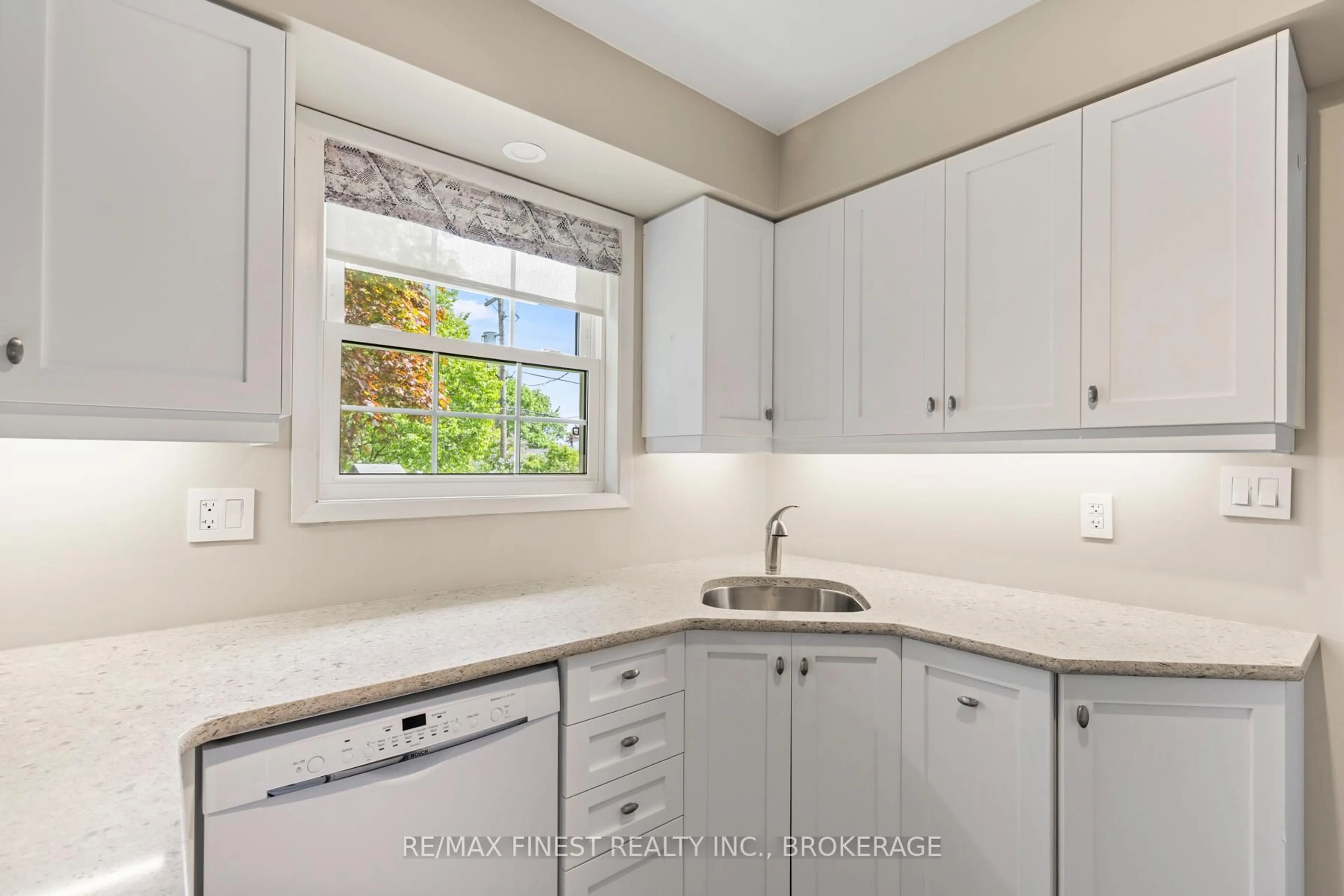 Standard kitchen, ceramic/tile floor for 710 Fleet St, Kingston Ontario K7M 5A5
