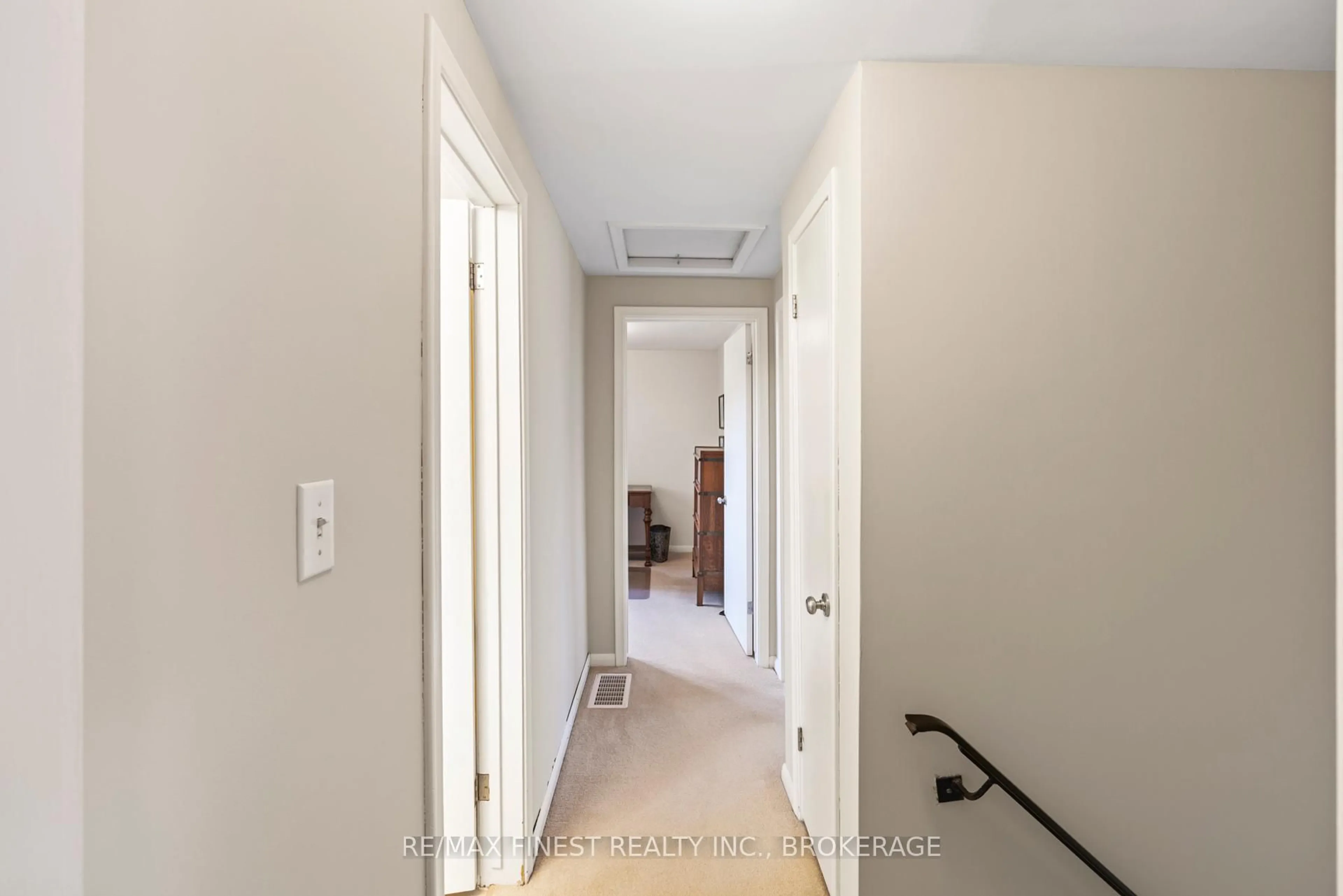 Indoor entryway for 710 Fleet St, Kingston Ontario K7M 5A5