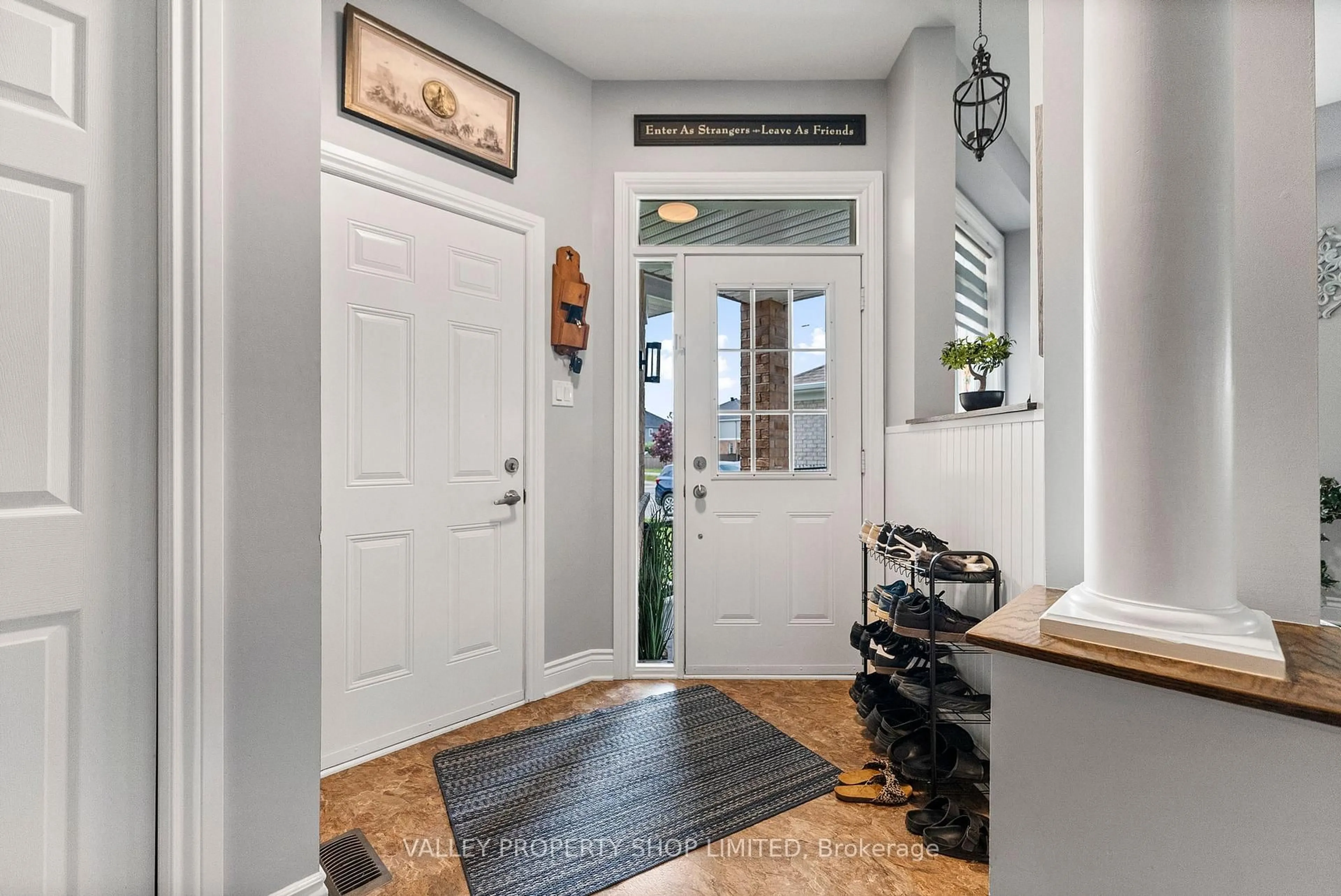 Indoor entryway for 144 Desmond Trudeau Dr, Arnprior Ontario K7S 0G8