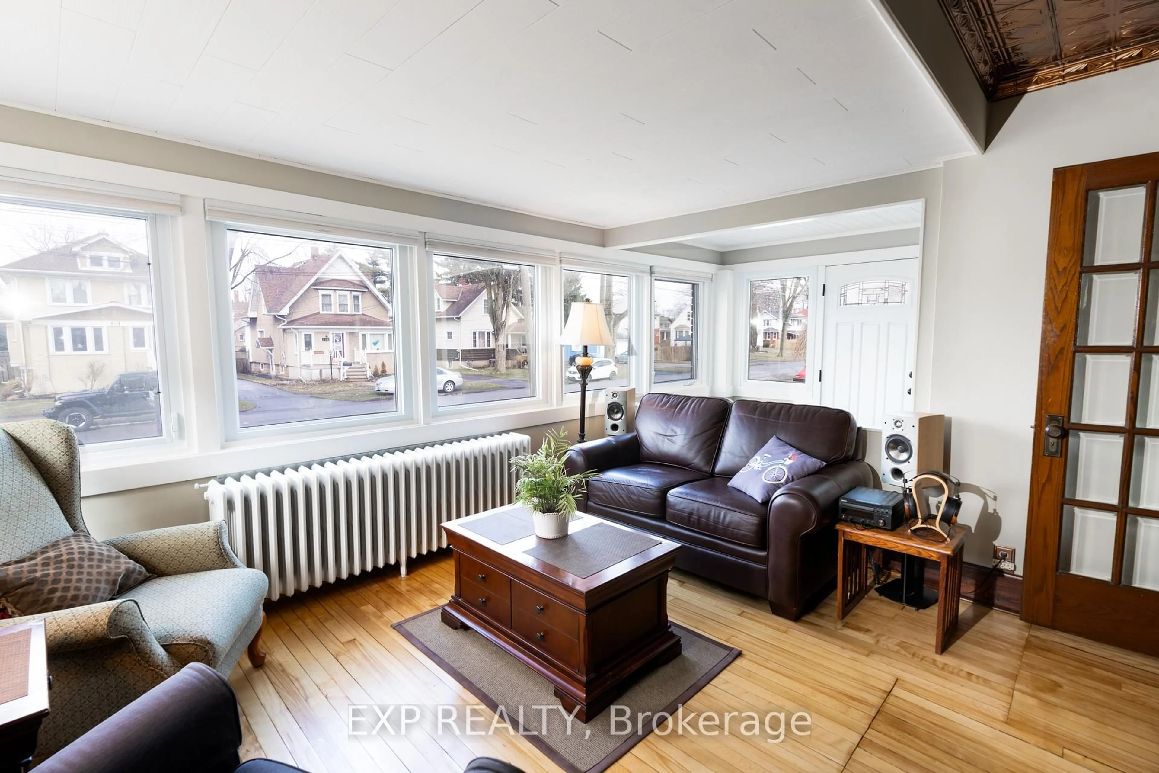 Living room with furniture, wood/laminate floor for 302 Stanley St, Port Colborne Ontario L3K 3A2