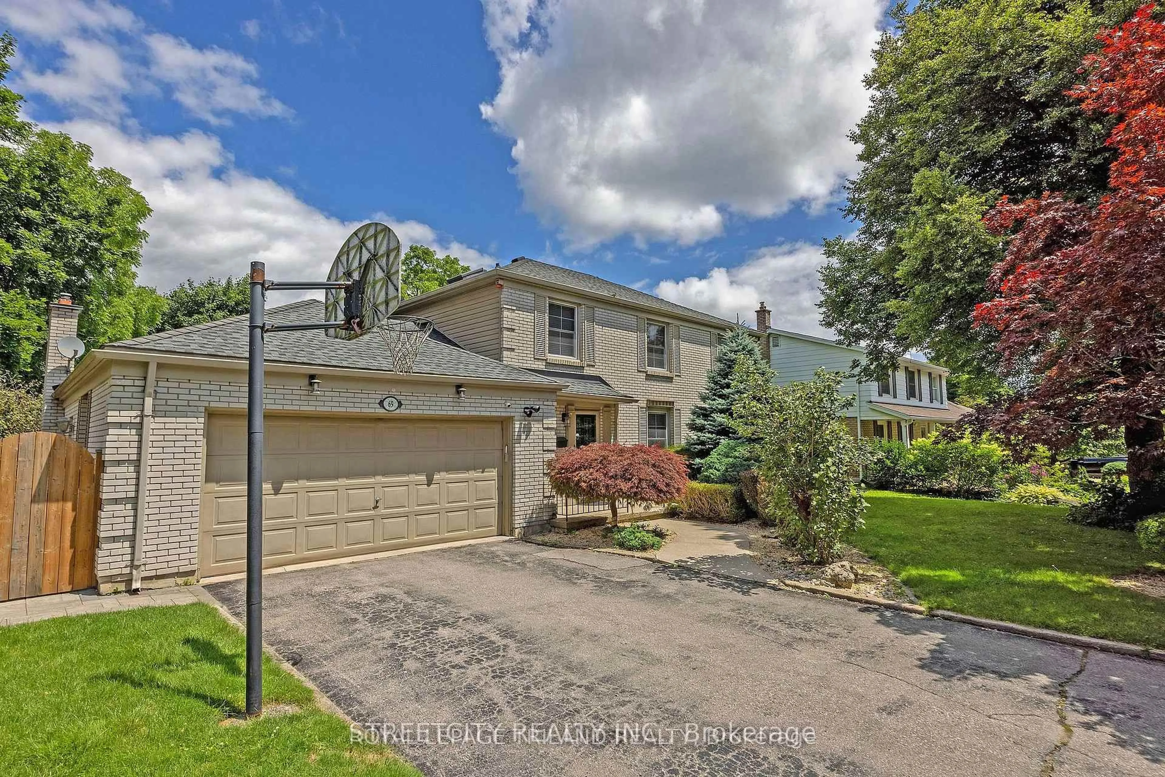 A pic from outside/outdoor area/front of a property/back of a property/a pic from drone, street for 69 Shavian Blvd, London North Ontario N6G 2P4