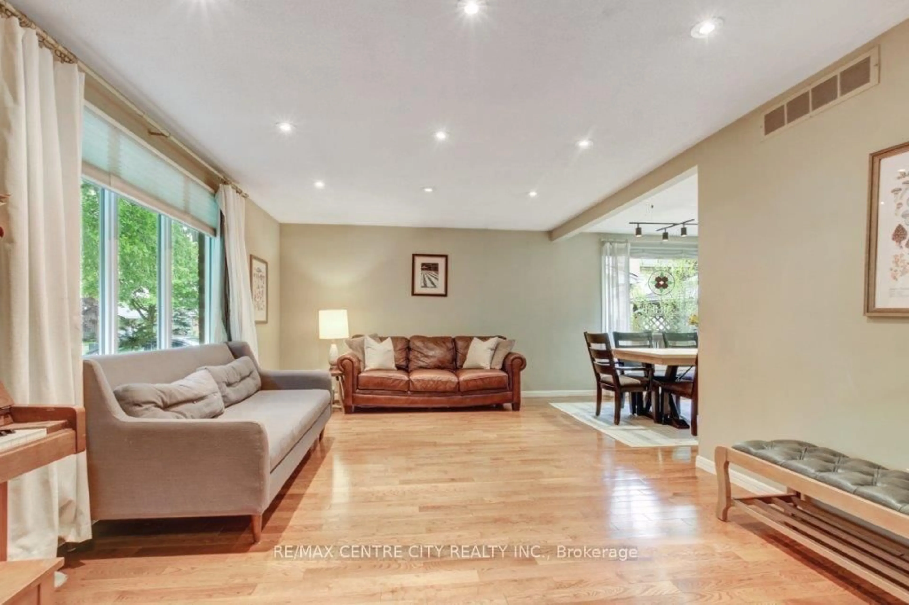 Living room with furniture, unknown for 236 Concord Rd, London North Ontario N6G 3H8