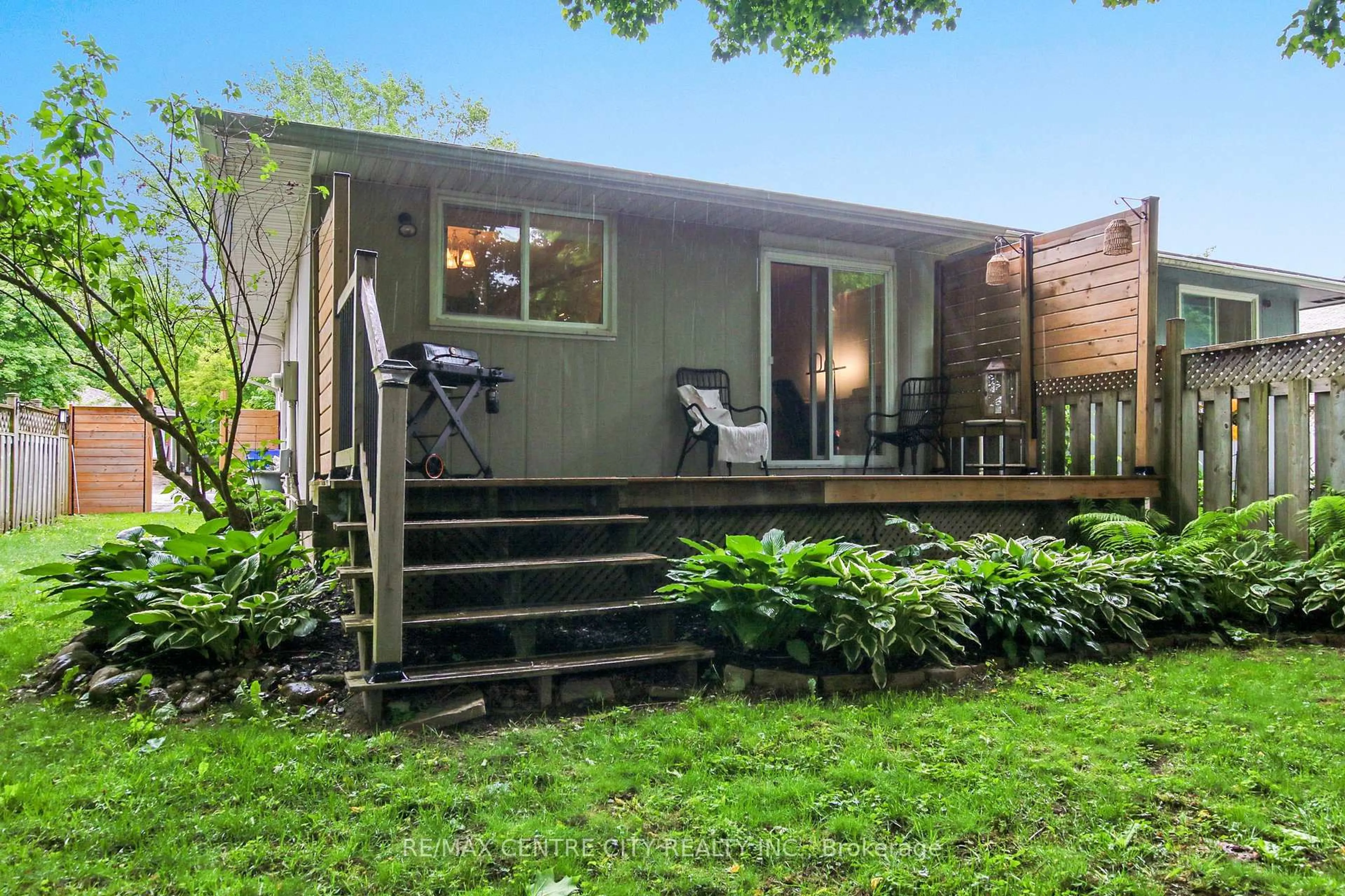 Patio, street for 23 Wenlock Cres, London North Ontario N6G 3B5