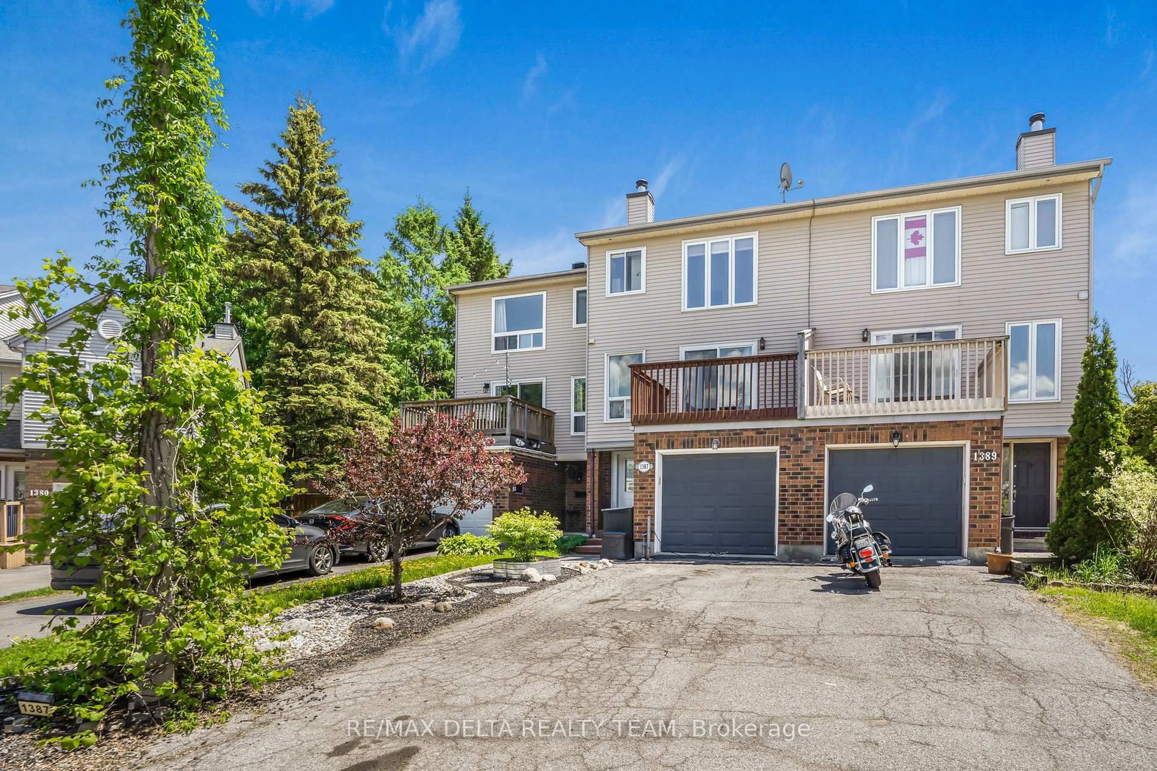 A pic from outside/outdoor area/front of a property/back of a property/a pic from drone, street for 1387 Beaucourt Pl, Ottawa Ontario K4A 1W3