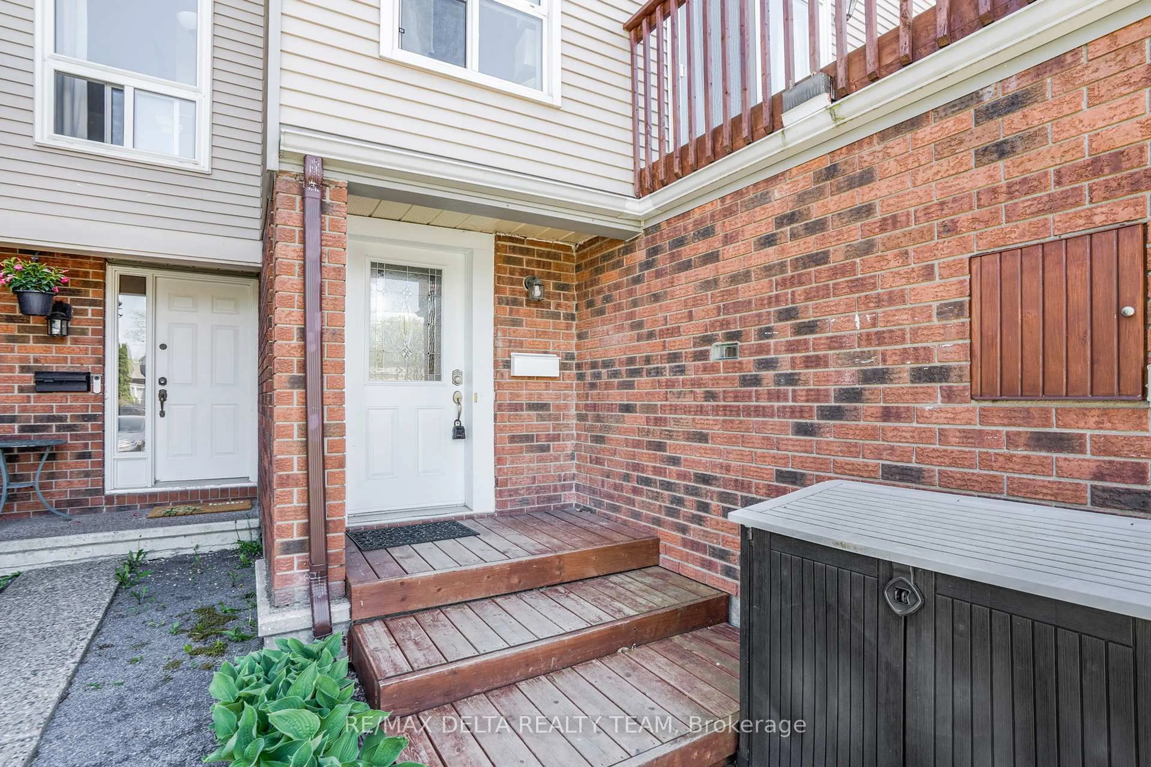 Indoor entryway for 1387 Beaucourt Pl, Ottawa Ontario K4A 1W3