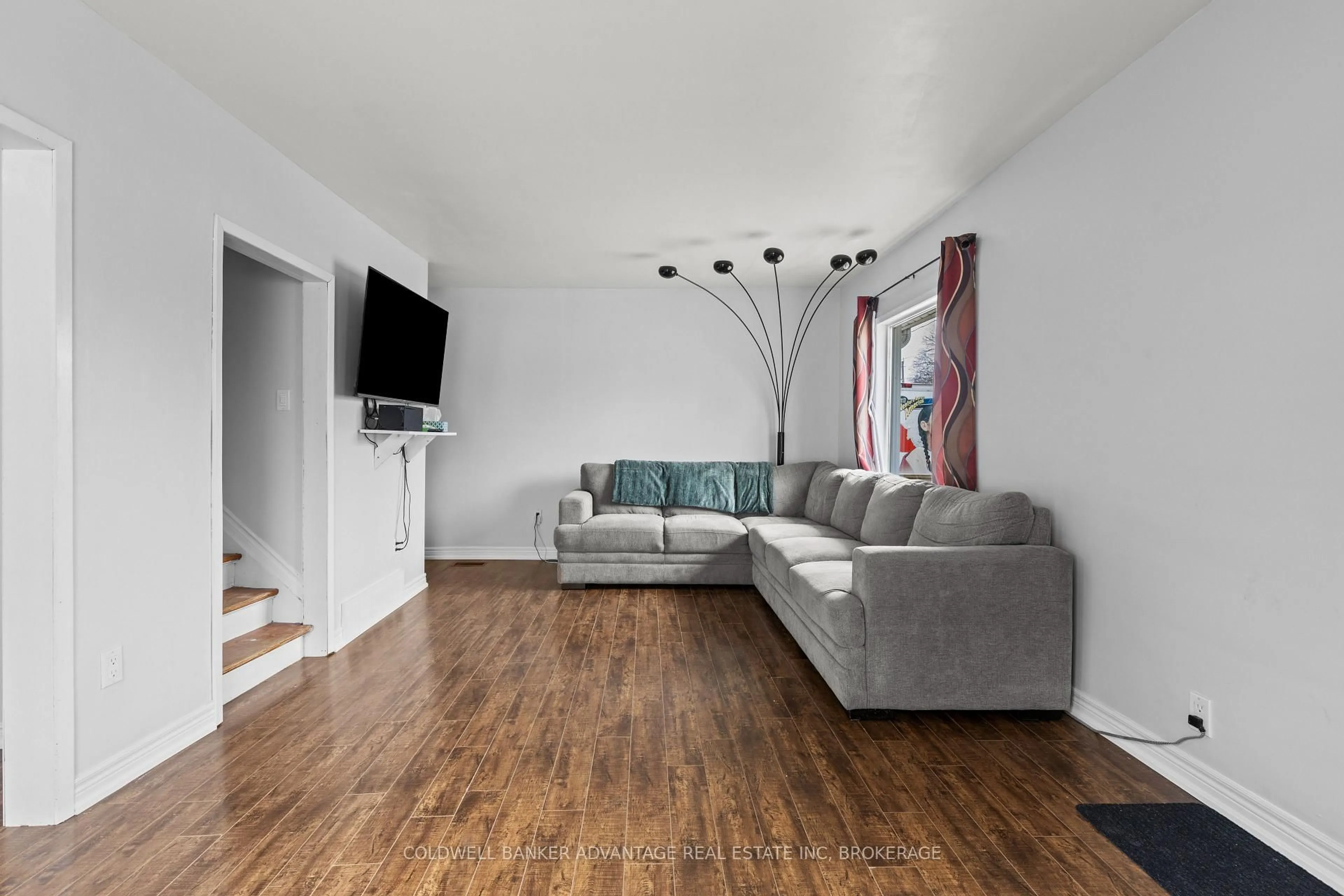 Living room with furniture, wood/laminate floor for 6620 Barker St, Niagara Falls Ontario L2G 1Y8