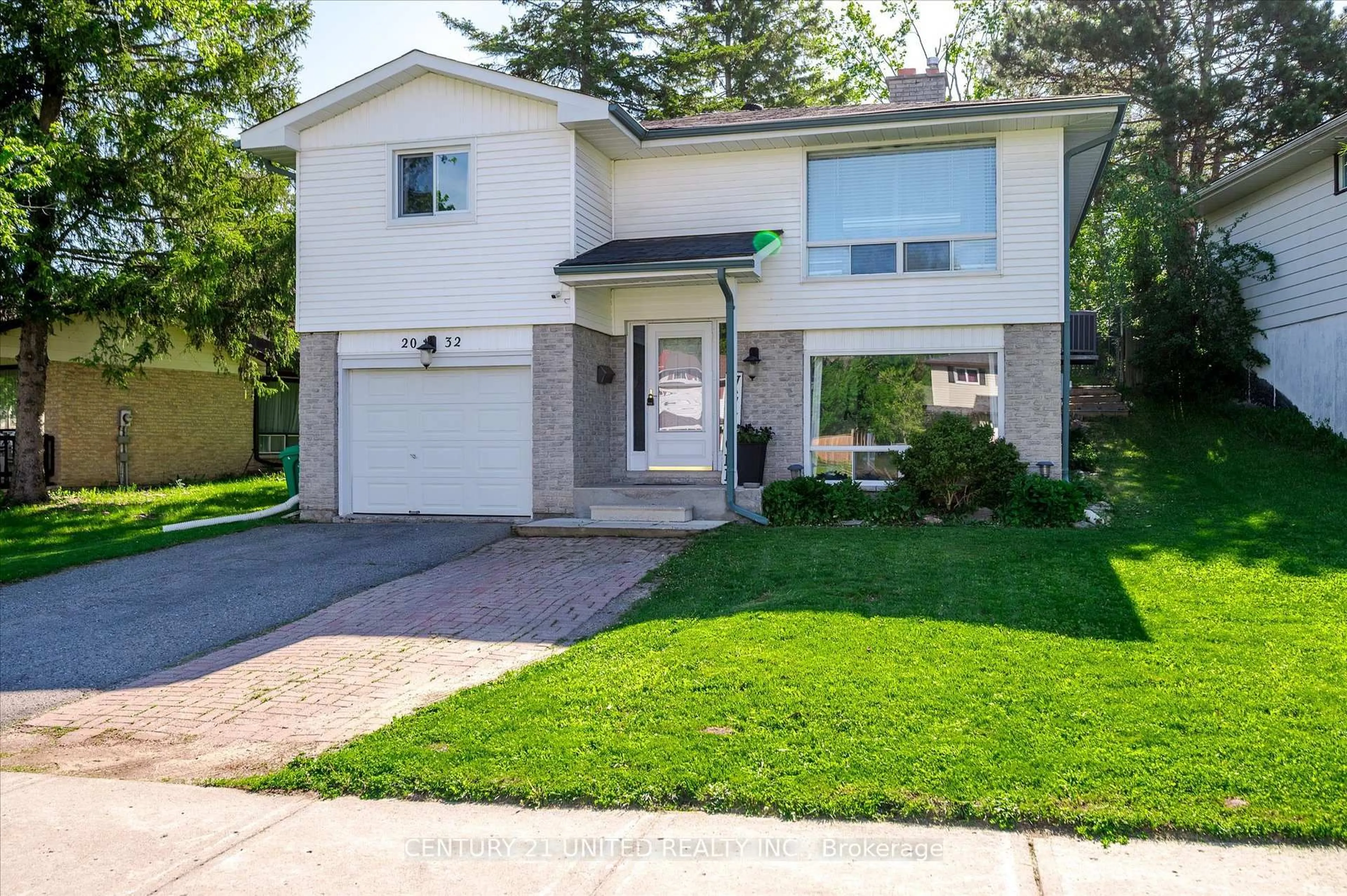 Home with vinyl exterior material, street for 2032 Walker Ave, Peterborough East Ontario K9L 1S1