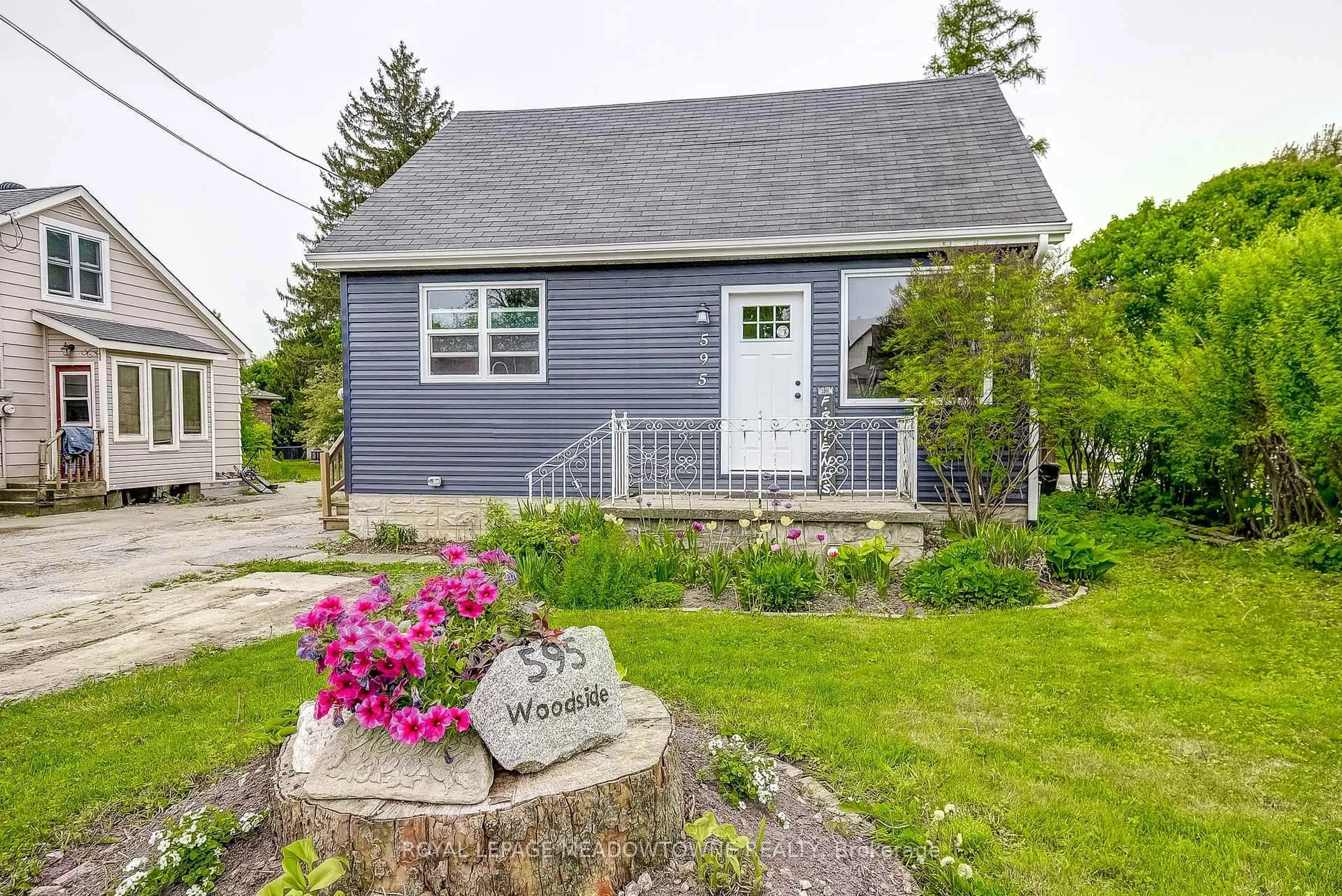 Home with vinyl exterior material, street for 595 Woodside St, Centre Wellington Ontario N1M 2M4
