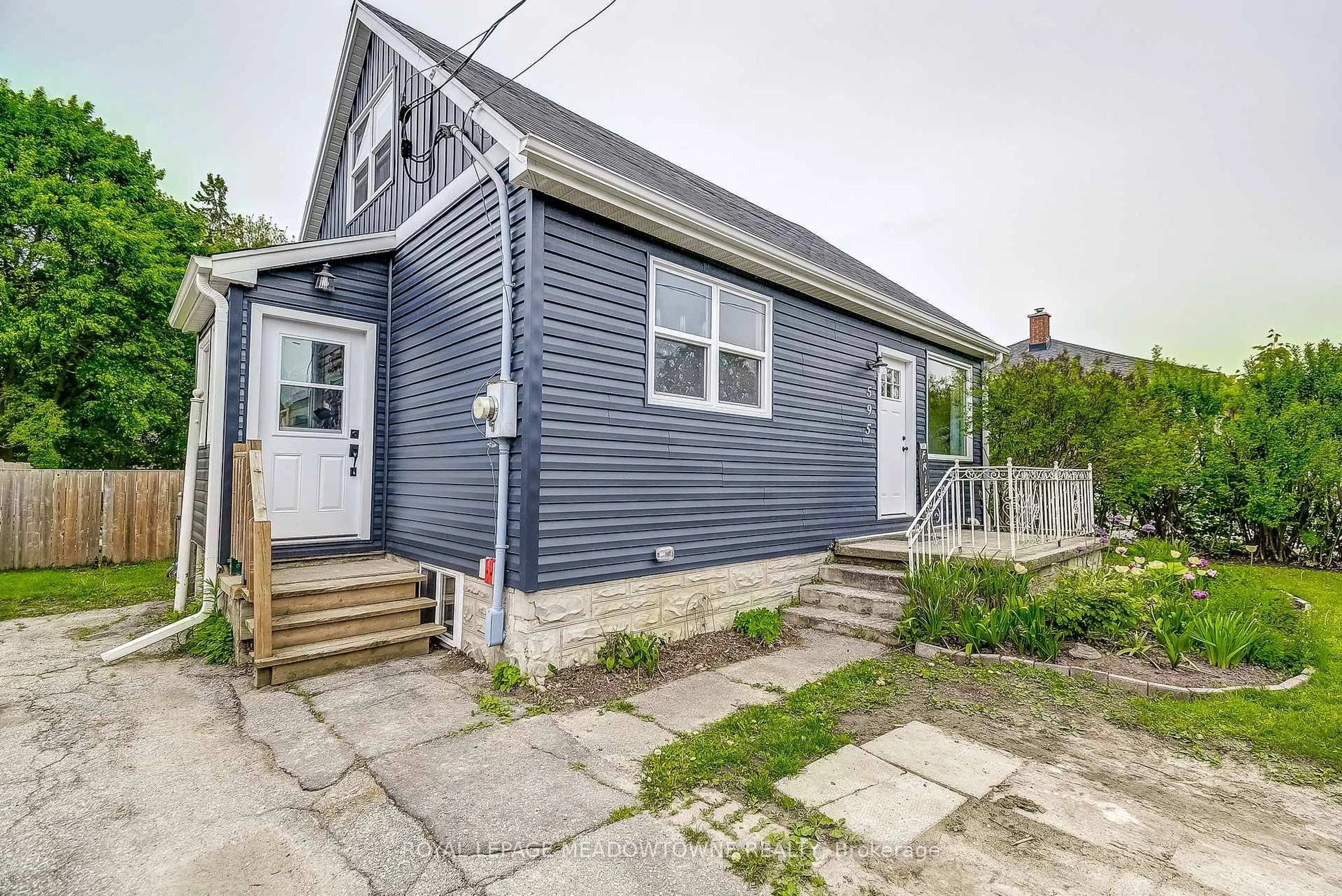 Unknown for 595 Woodside St, Centre Wellington Ontario N1M 2M4