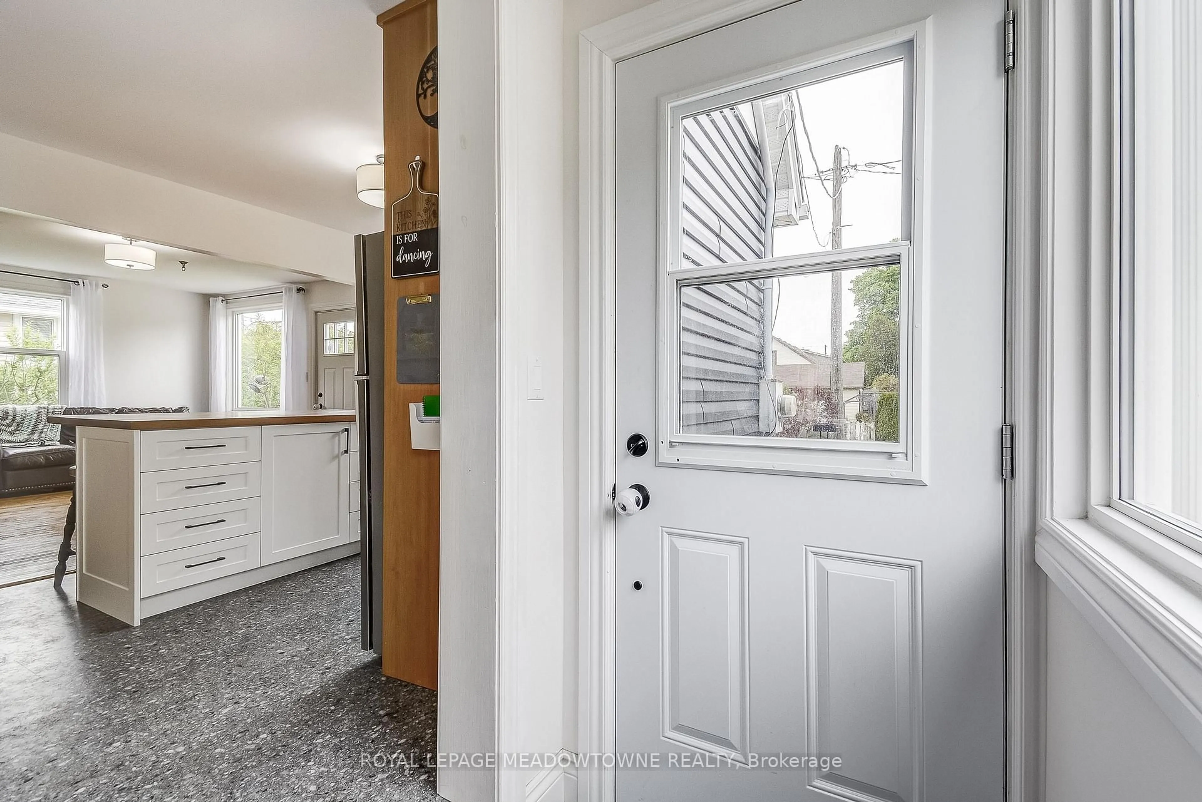 Indoor entryway for 595 Woodside St, Centre Wellington Ontario N1M 2M4