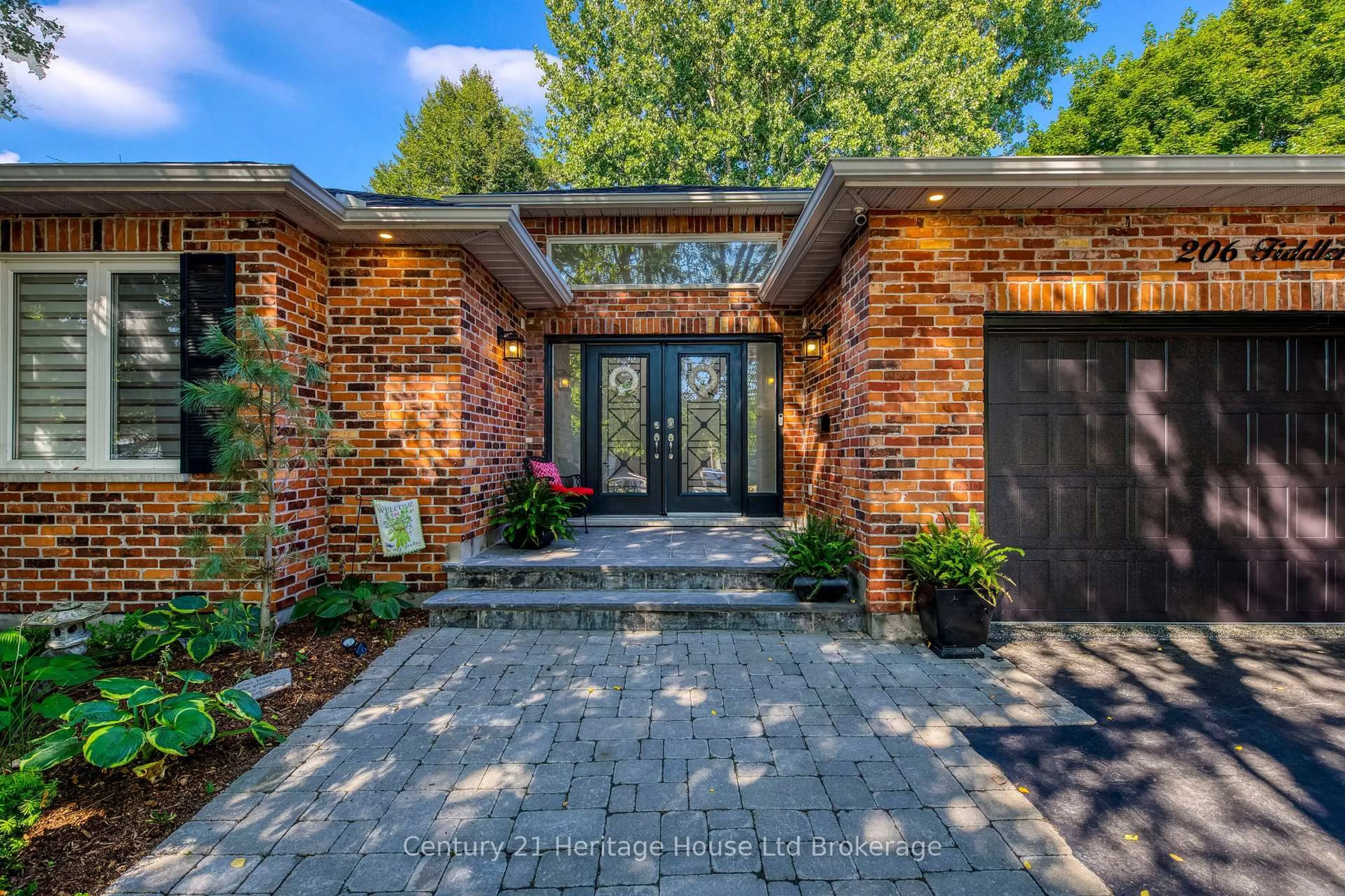 Home with brick exterior material, street for 206 Fiddlers Green Rd, Hamilton Ontario L9G 1W6