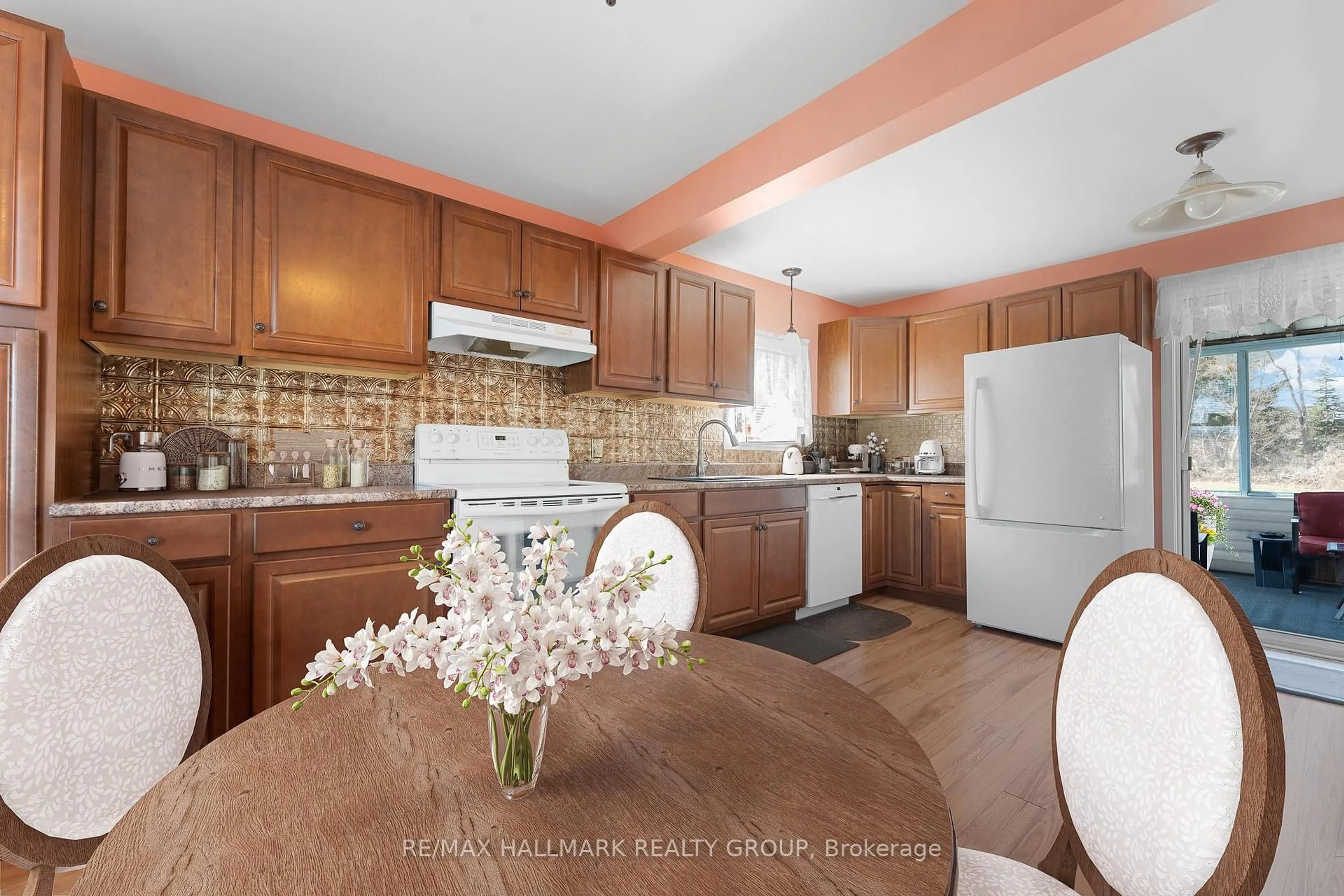 Standard kitchen, ceramic/tile floor for 5 Nelson St, North Stormont Ontario K0C 1K0