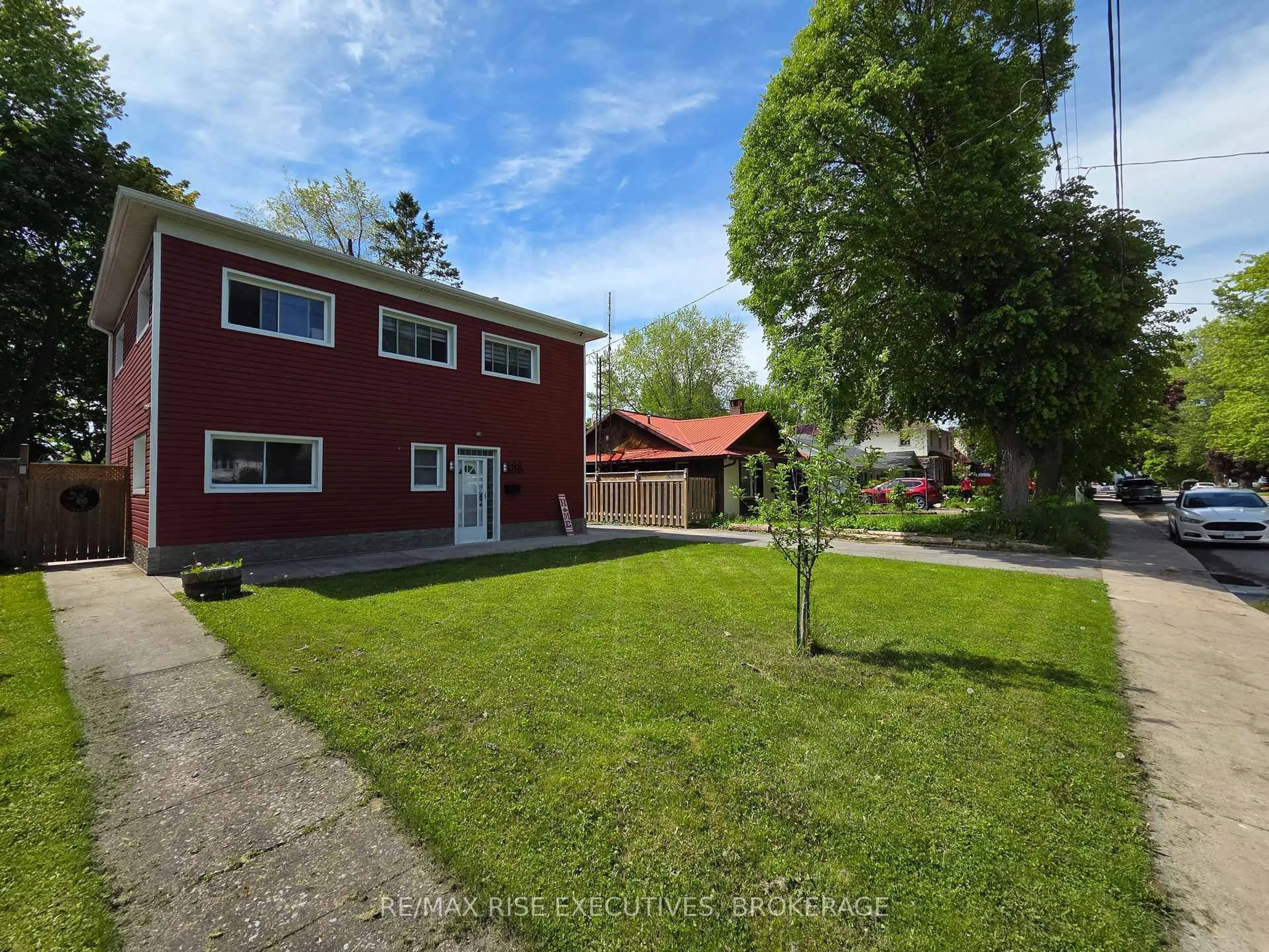 A pic from outside/outdoor area/front of a property/back of a property/a pic from drone, street for 198 WESTDALE Ave, Kingston Ontario K7L 4S5