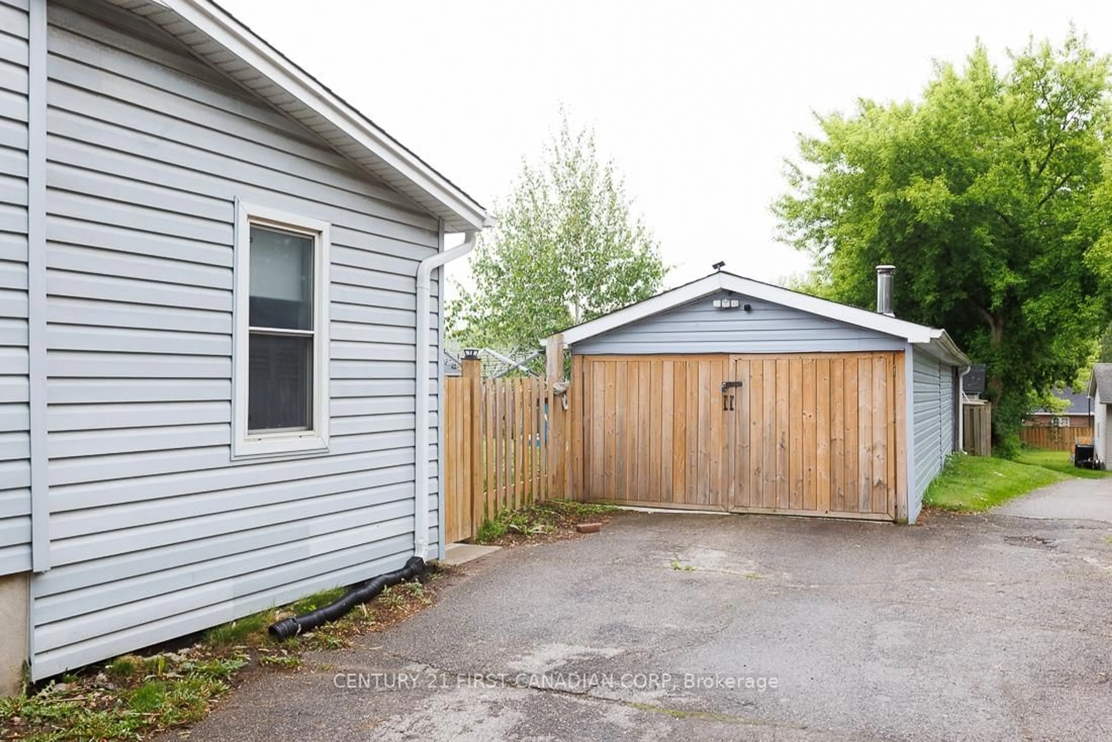 Shed for 1051 Hamilton Rd, London East Ontario N5W 1A7