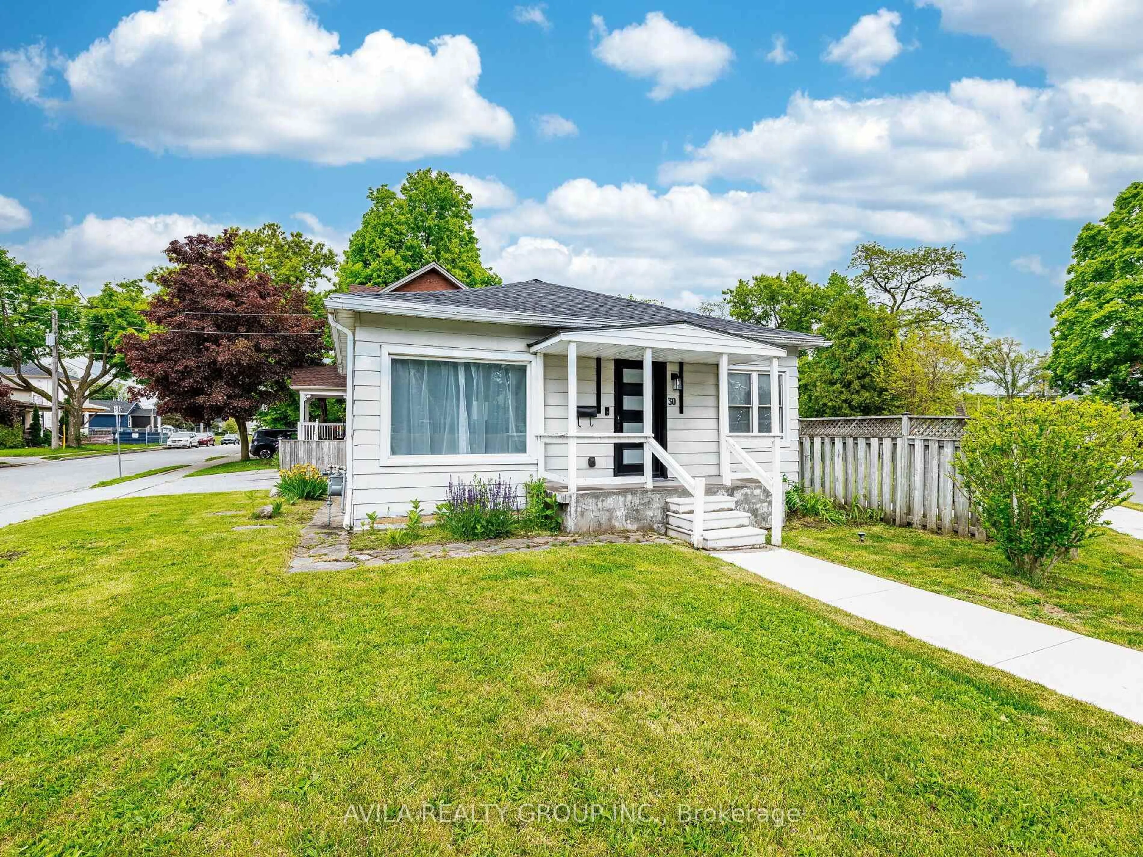 Home with vinyl exterior material, street for 30 Oxford St, Cambridge Ontario N1R 1N5