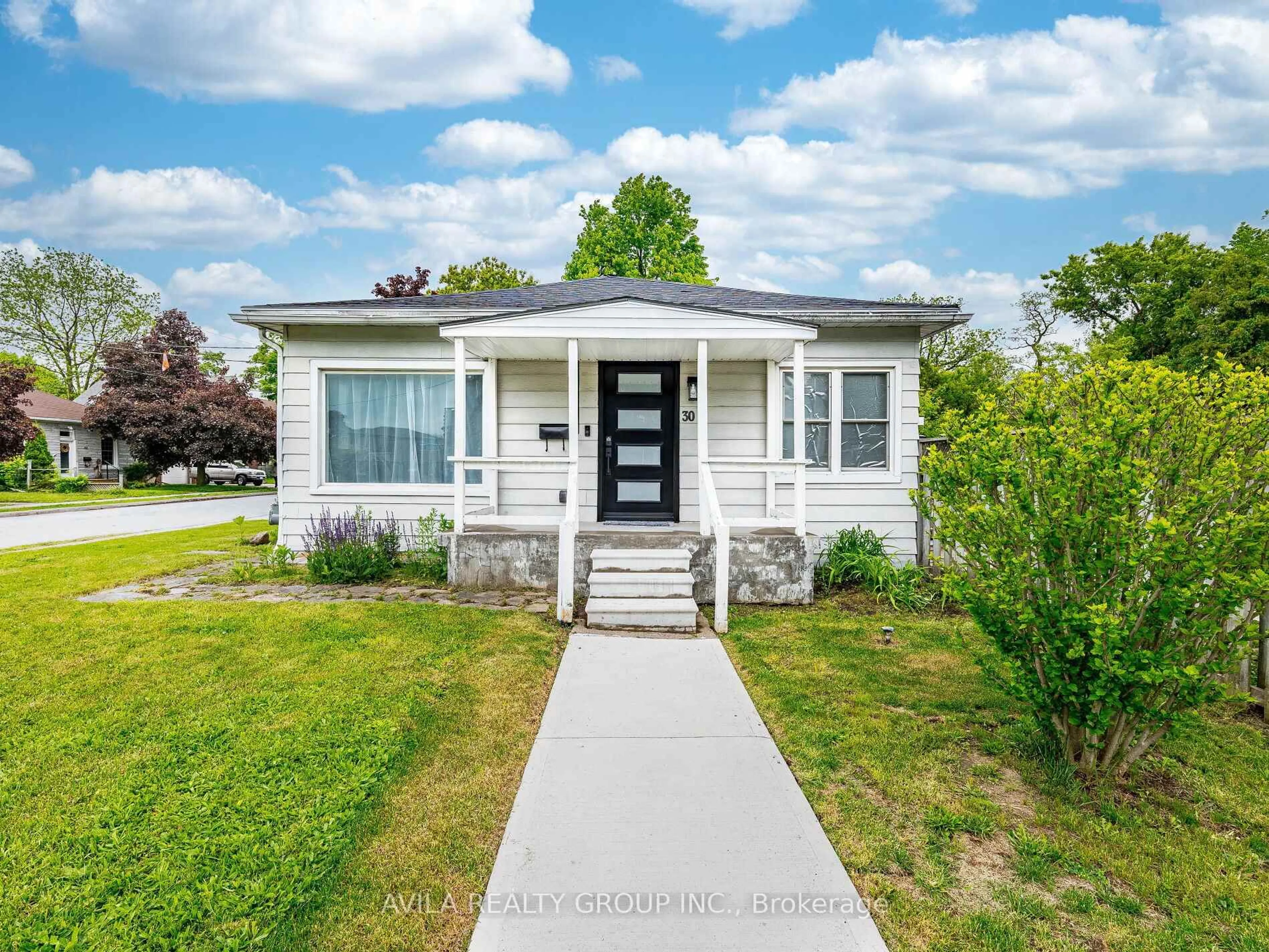 Home with vinyl exterior material, street for 30 Oxford St, Cambridge Ontario N1R 1N5