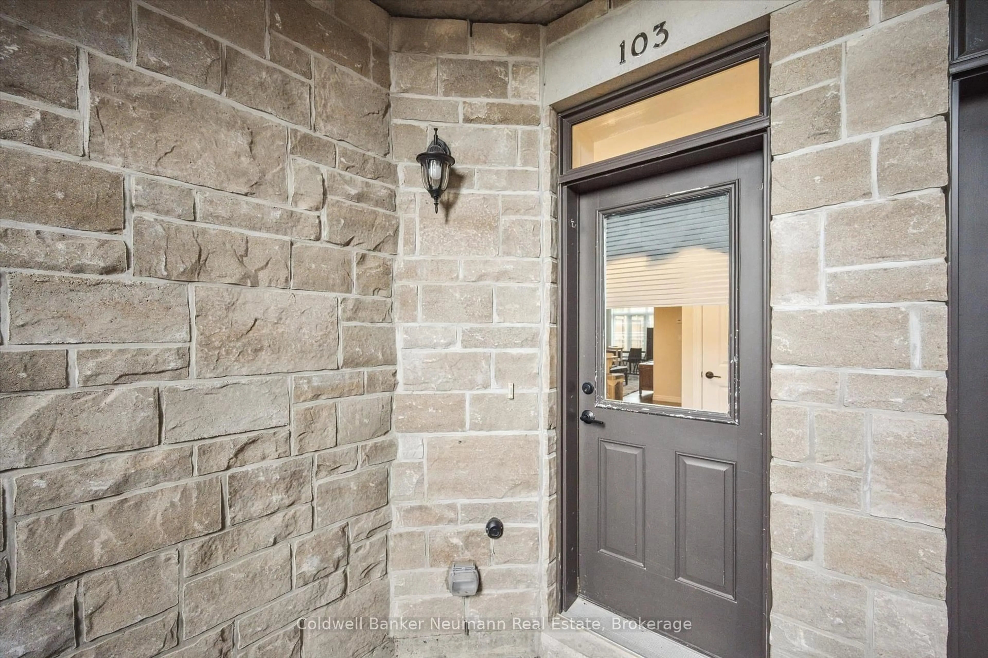 Indoor entryway for 333 Gosling Gdns #103, Guelph Ontario N1L 0K4