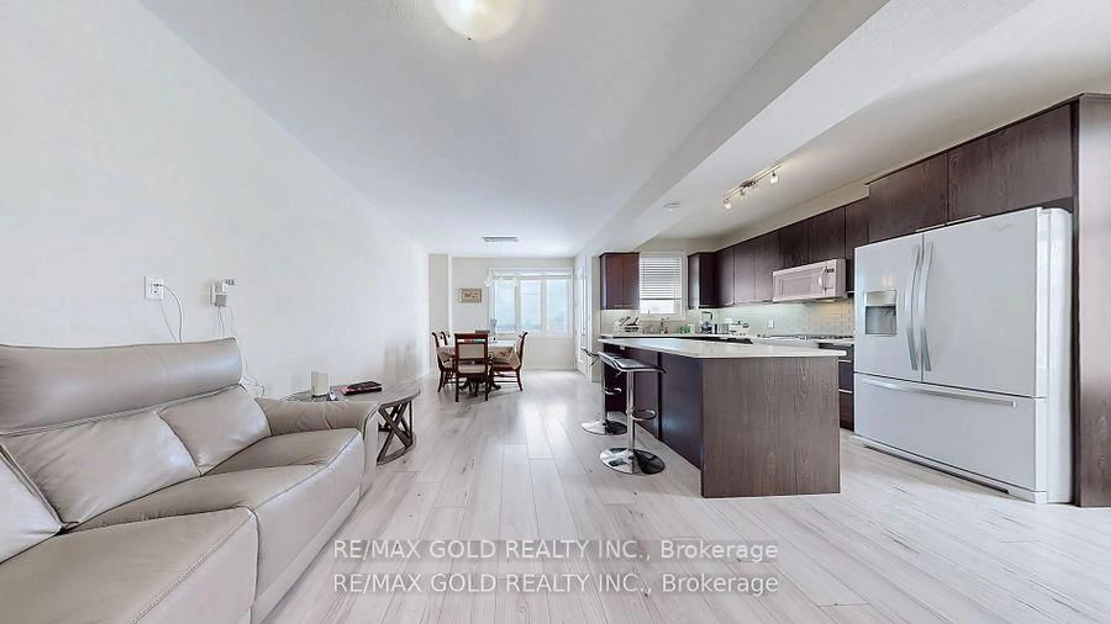 Open concept kitchen, ceramic/tile floor for 997 West Village Sq, London North Ontario N6H 0J7