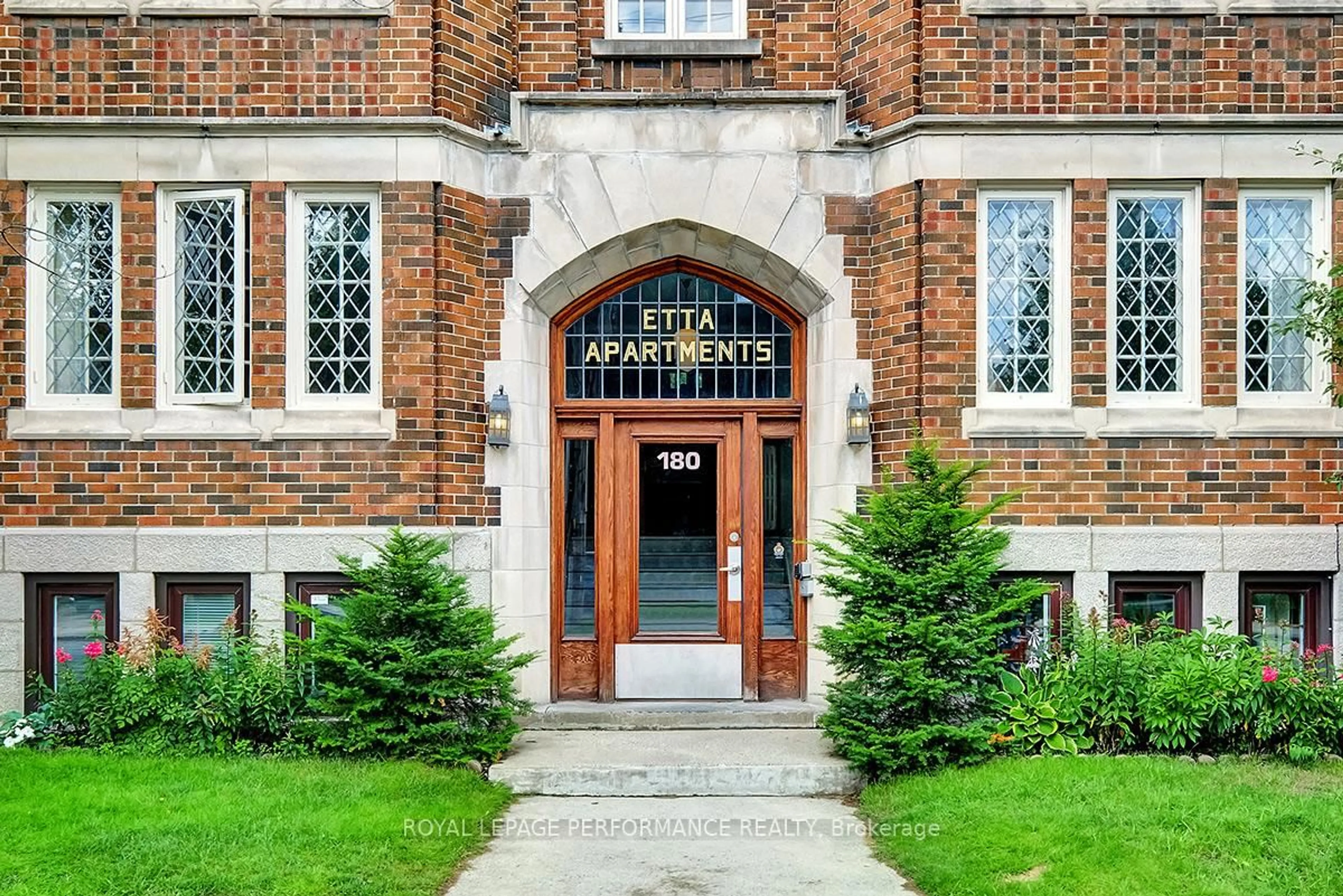 Indoor foyer for 180 Augusta St #2, Ottawa Ontario K1N 8C1