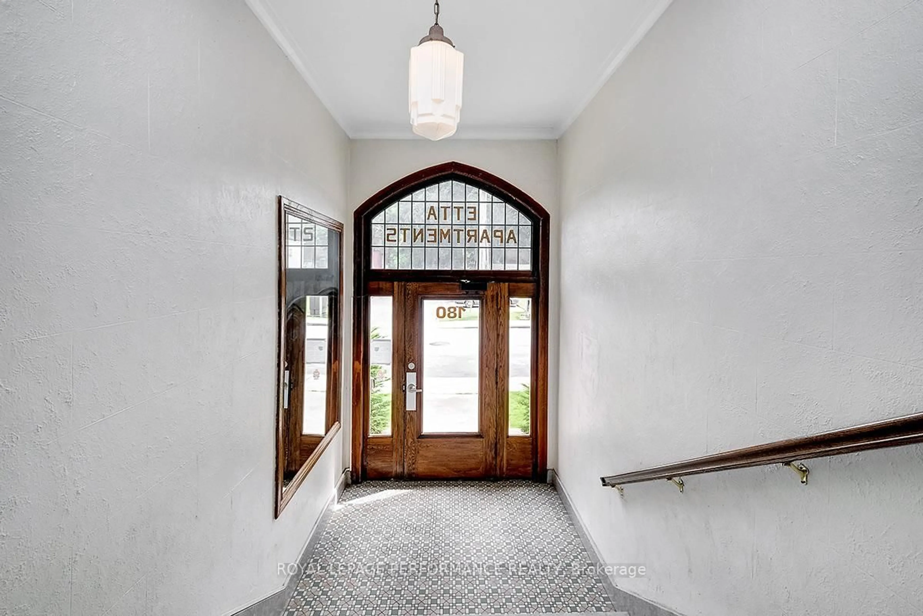Indoor entryway for 180 Augusta St #2, Ottawa Ontario K1N 8C1
