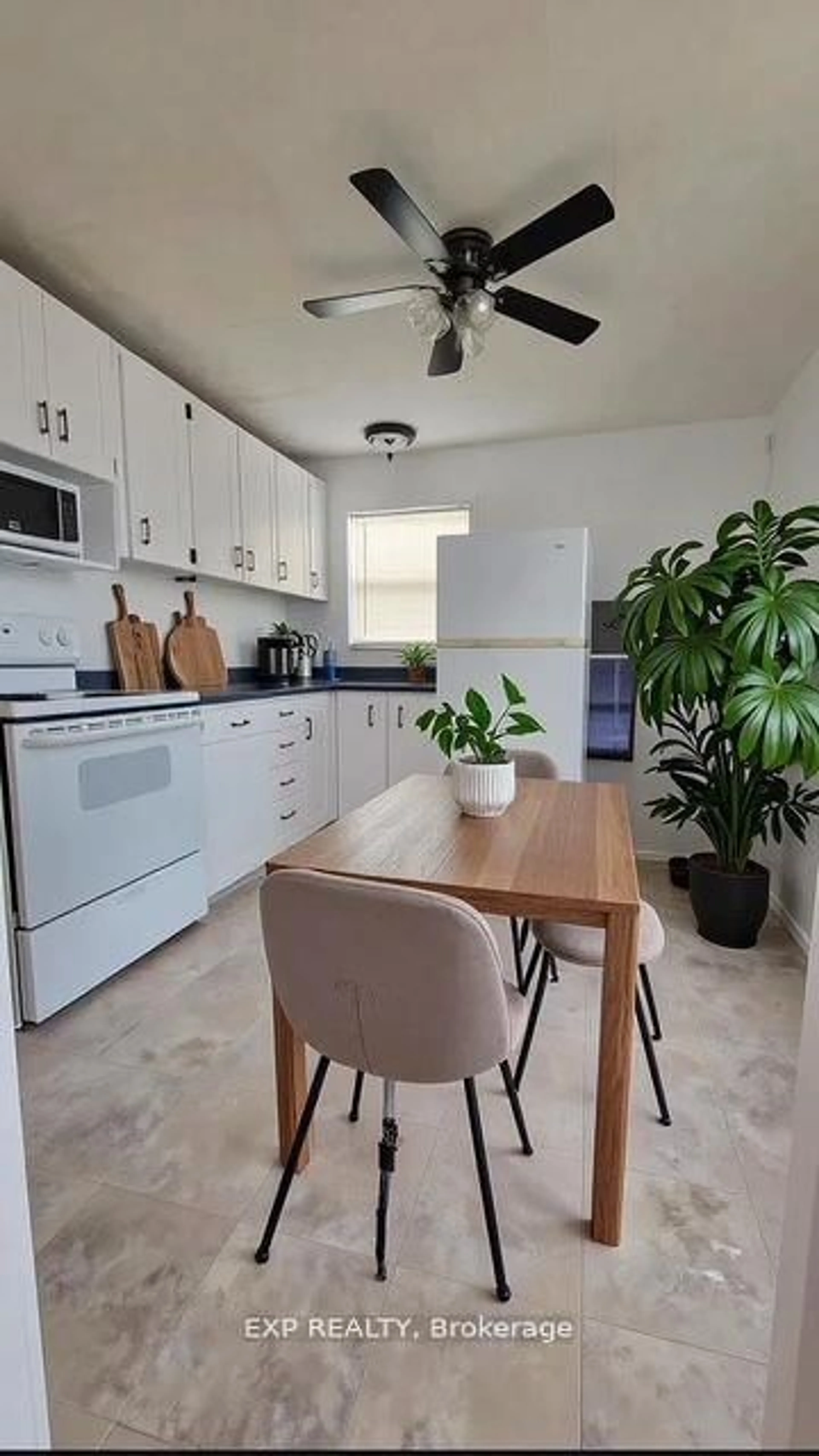 Open concept kitchen, ceramic/tile floor for 149 Crerar Ave, Ottawa Ontario K1Z 7P4