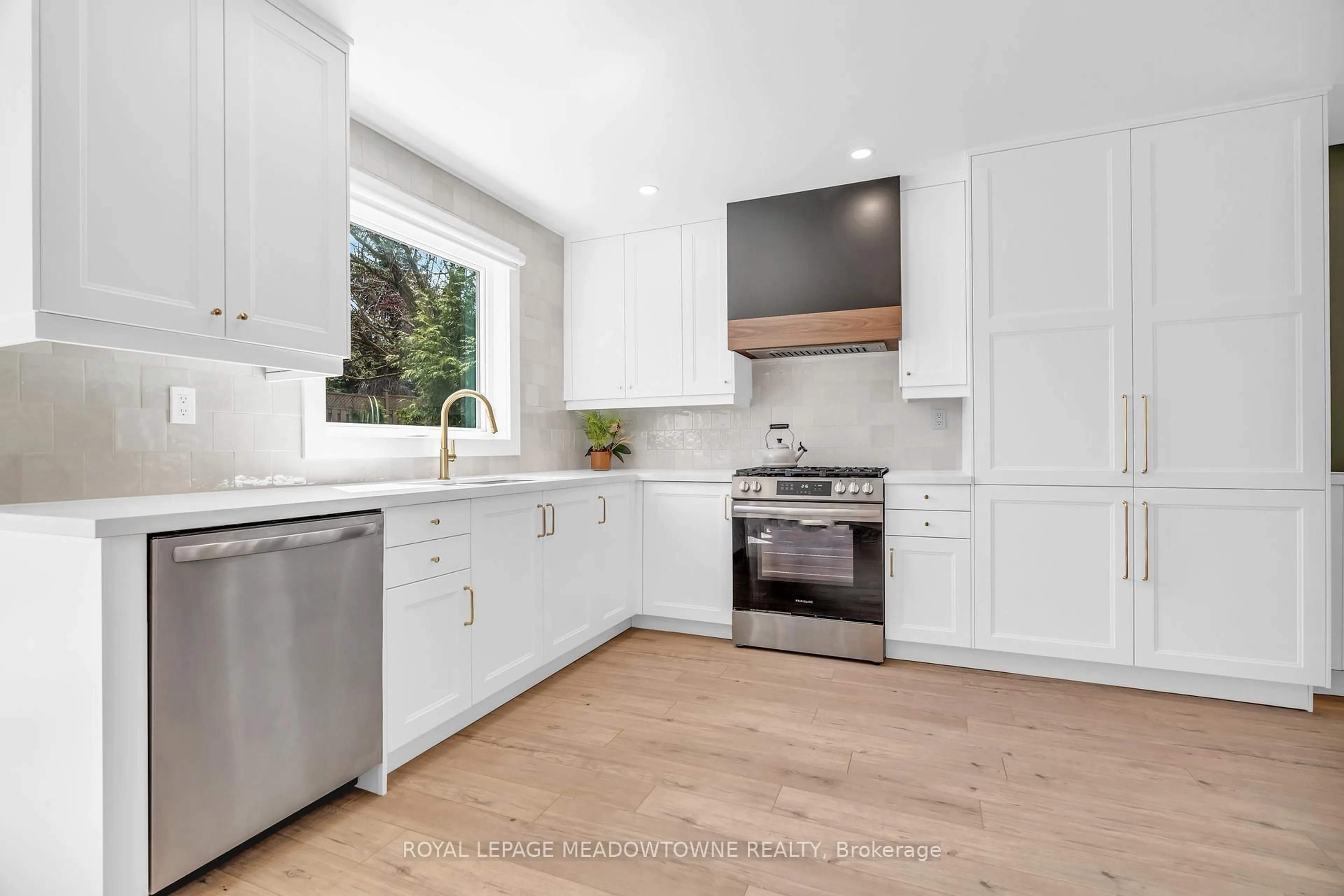Open concept kitchen, unknown for 55 Forestview Dr, Cambridge Ontario N1T 1V1