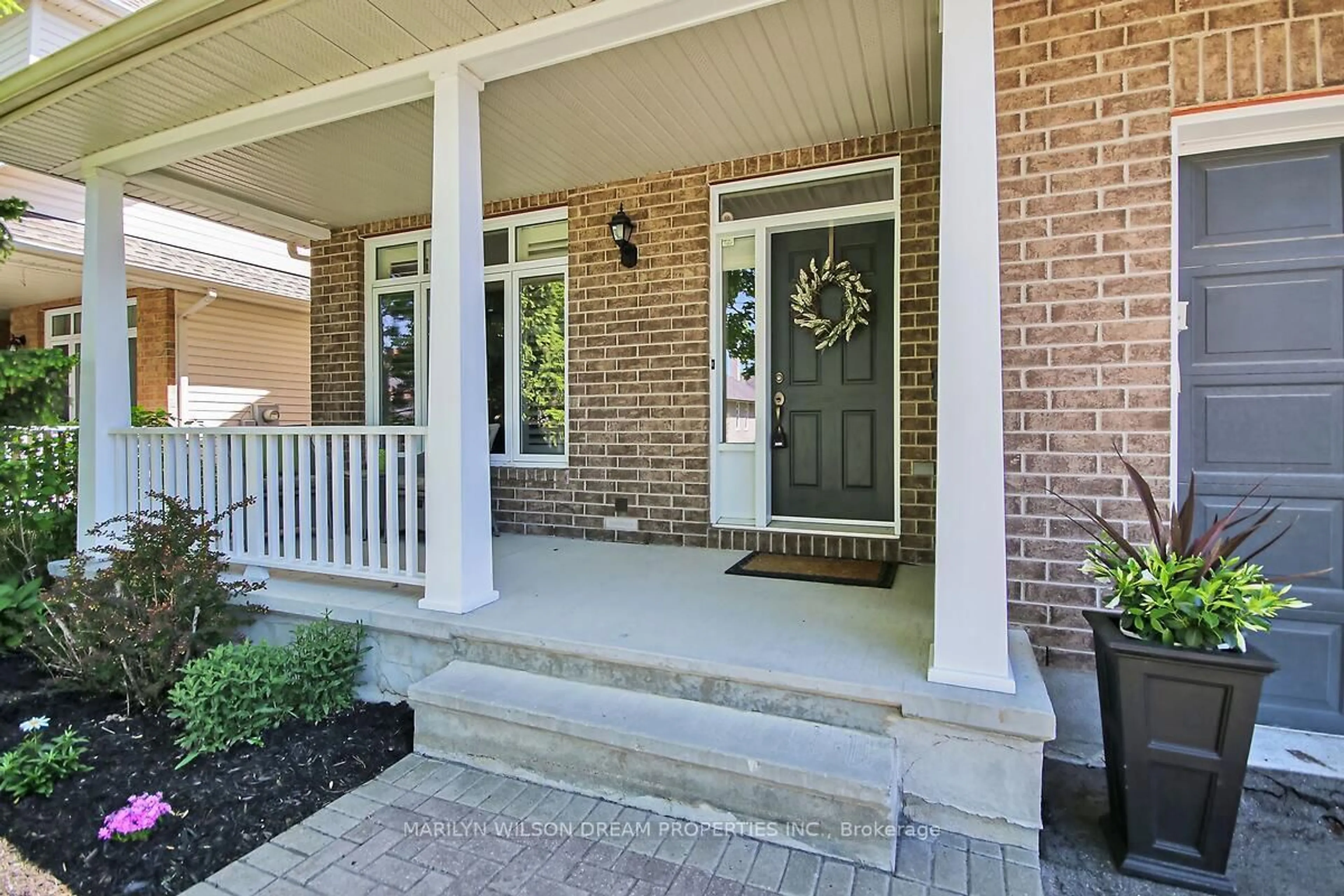 Unknown for 652 Netley Circ, Ottawa Ontario K1T 0A4