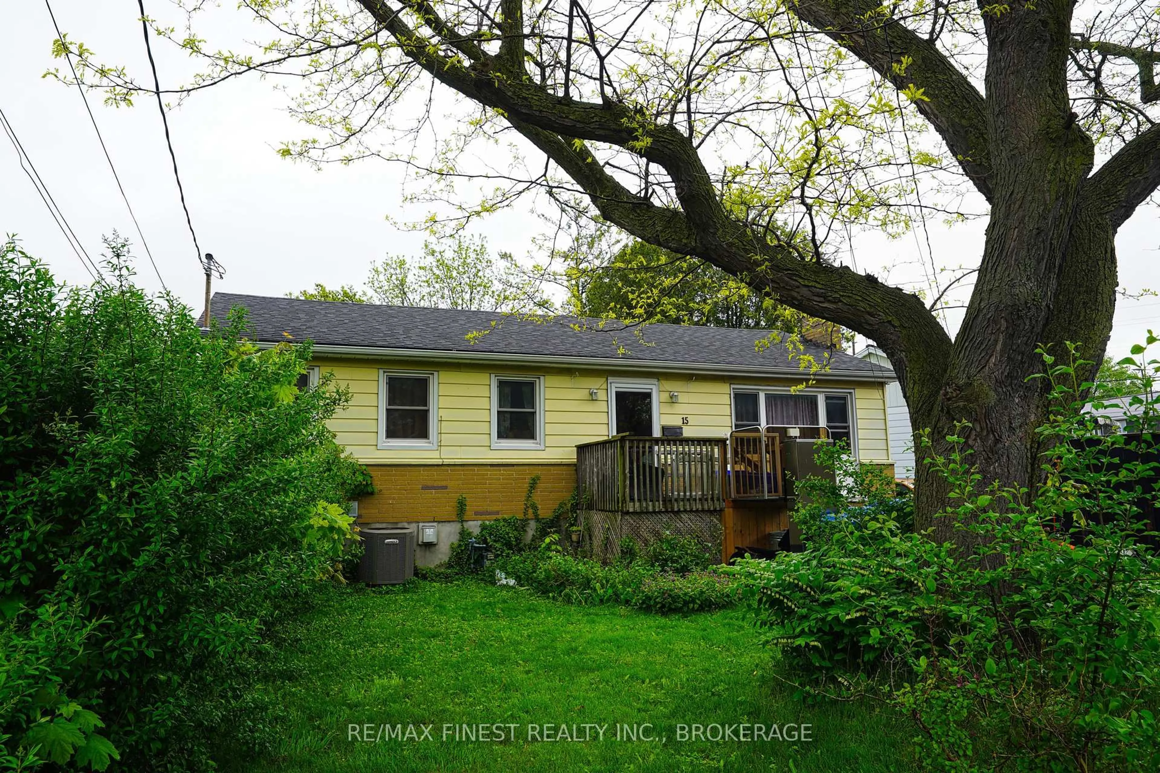 Unknown for 15 Howard Cres, Kingston Ontario K7M 3C7