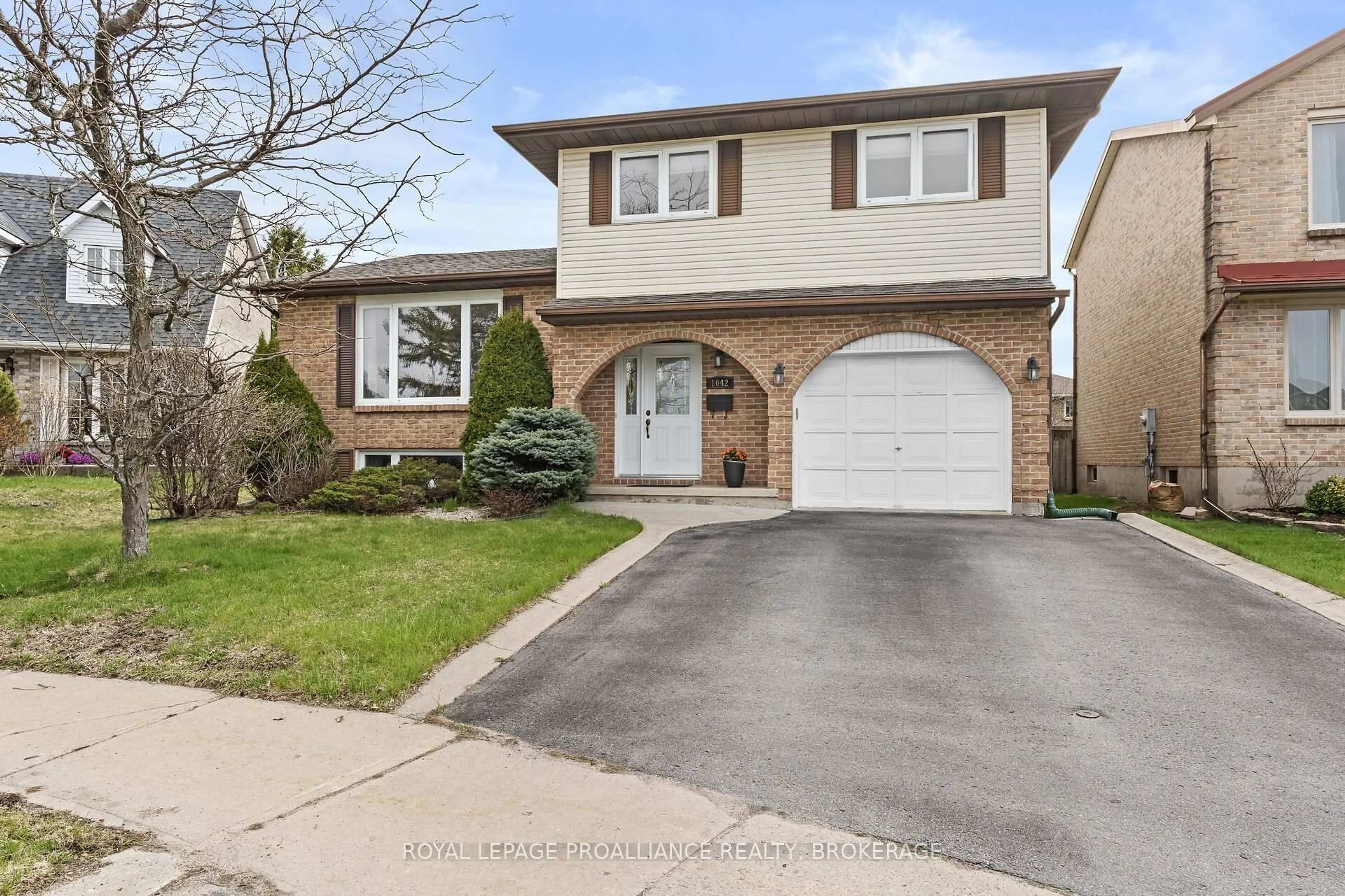 Home with vinyl exterior material, street for 1042 Dillingham St, Kingston Ontario K7P 2P4