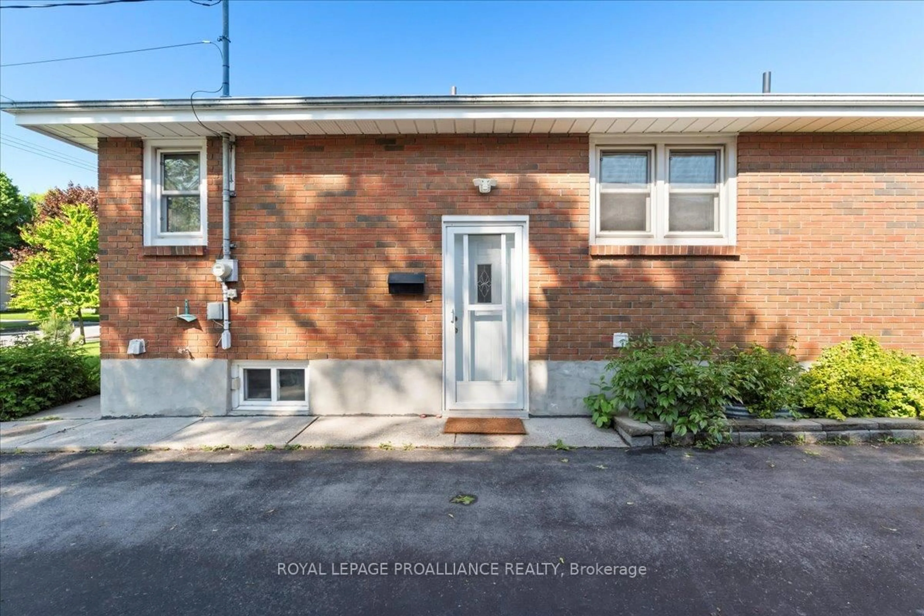 Home with brick exterior material, street for 64 Southview Ave, Belleville Ontario K8N 2J5