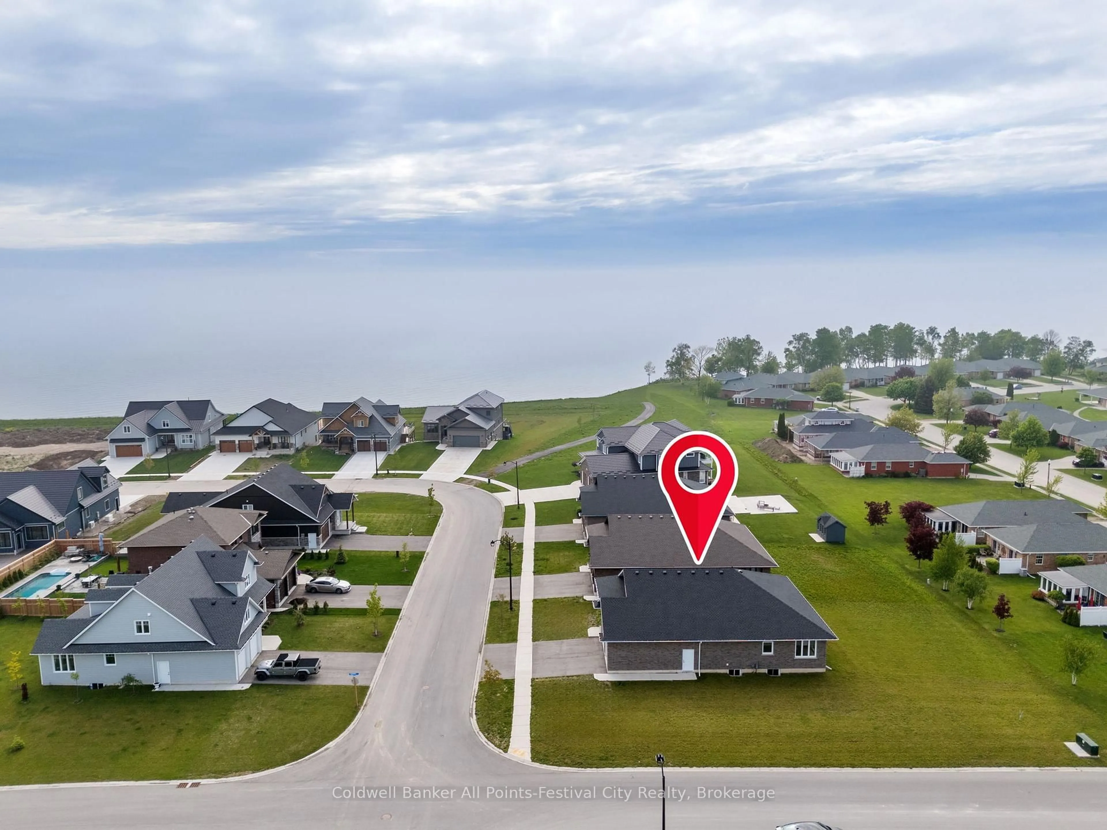 A pic from outside/outdoor area/front of a property/back of a property/a pic from drone, street for 432 Coast Dr, Goderich Ontario N7A 4M6