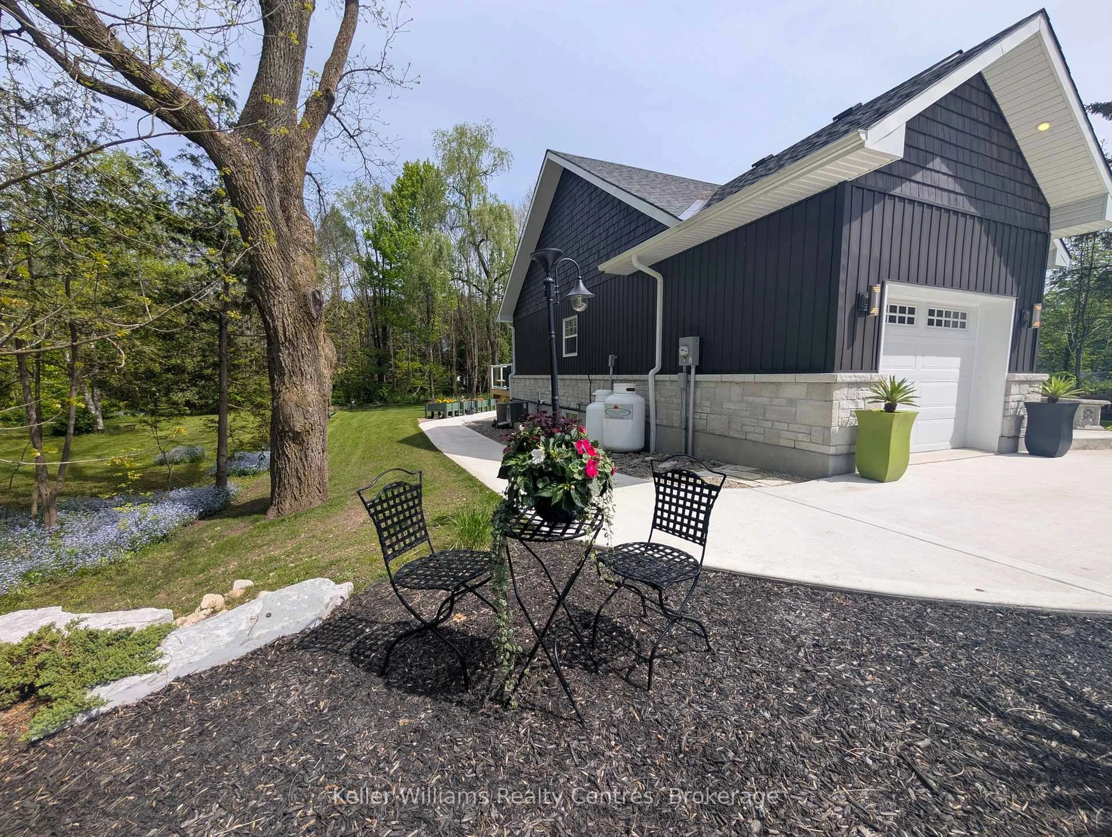 Patio, unknown for 187 Pellisier St, Grey Highlands Ontario N0C 1E0