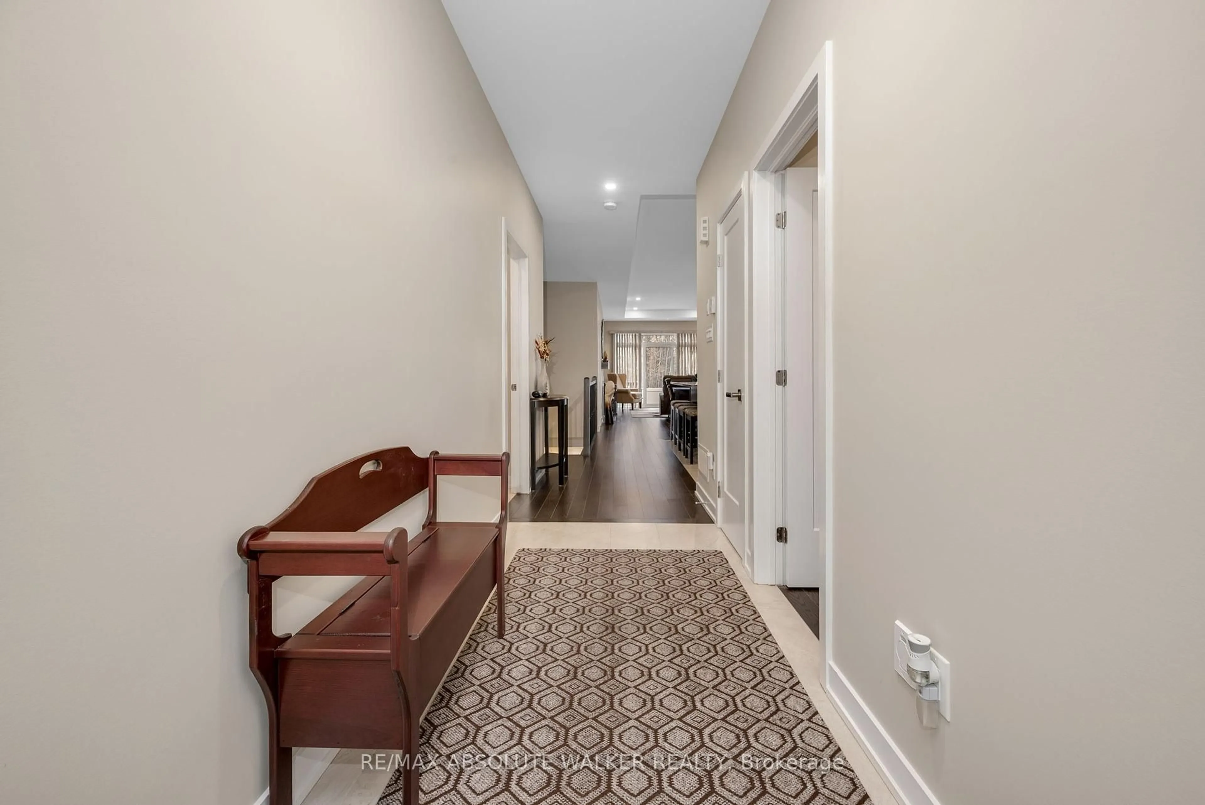 Indoor entryway for 6362 RENAUD Rd, Ottawa Ontario K1W 0R9