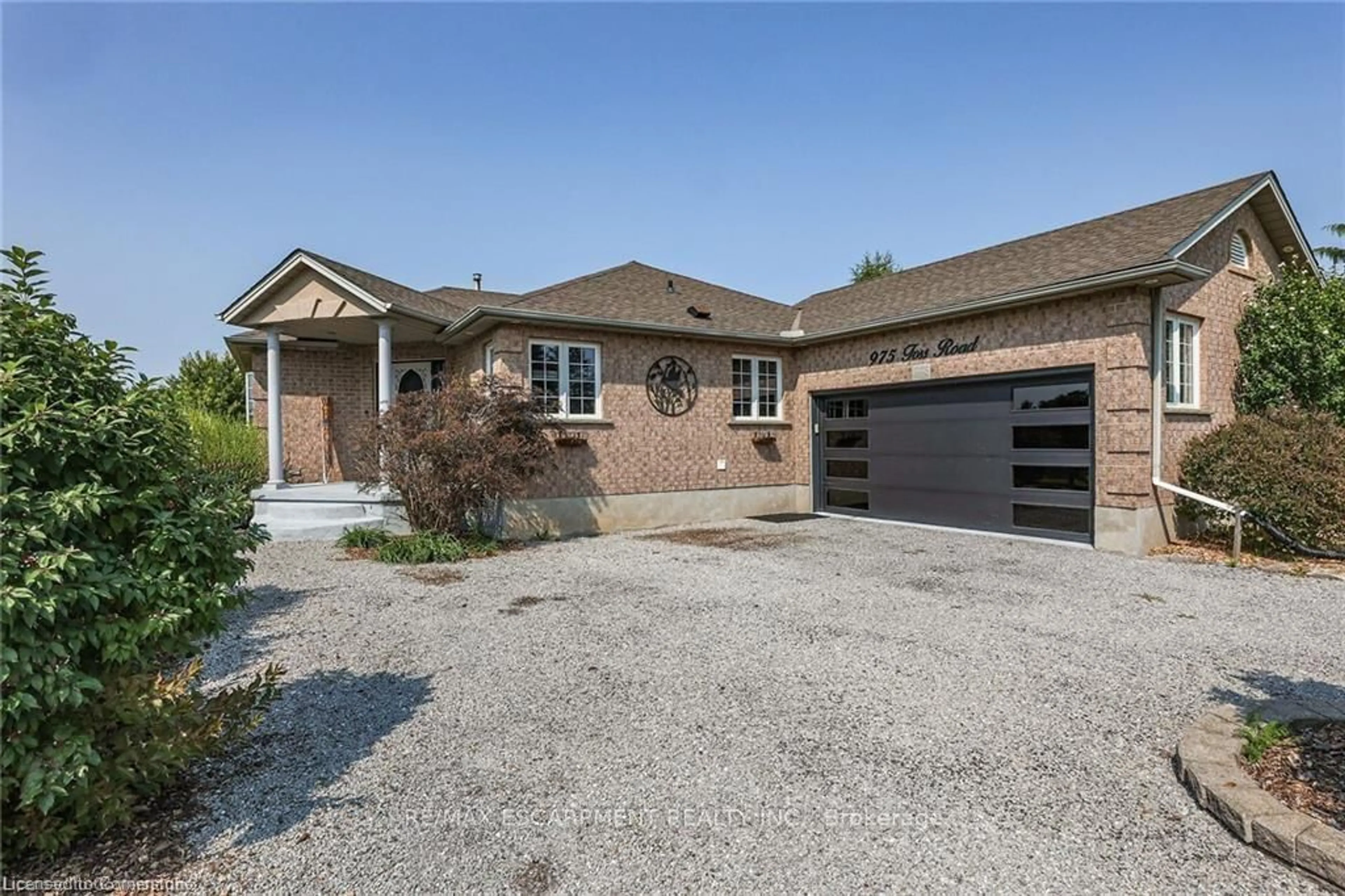Home with brick exterior material, street for 975 Foss Rd, Pelham Ontario L0S 1C0