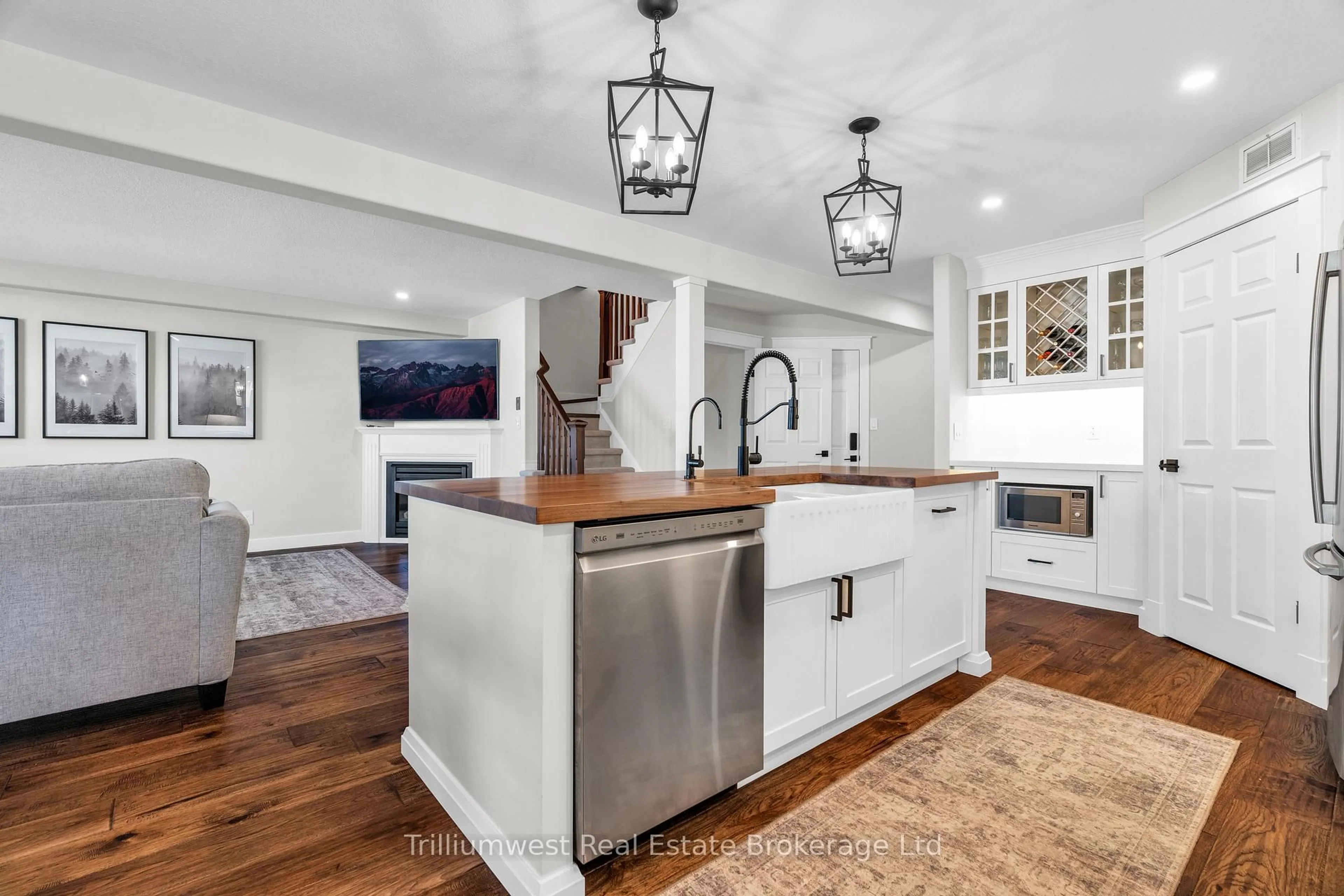 Open concept kitchen, unknown for 220 Ridge Top Cres, Guelph/Eramosa Ontario N0B 2K0