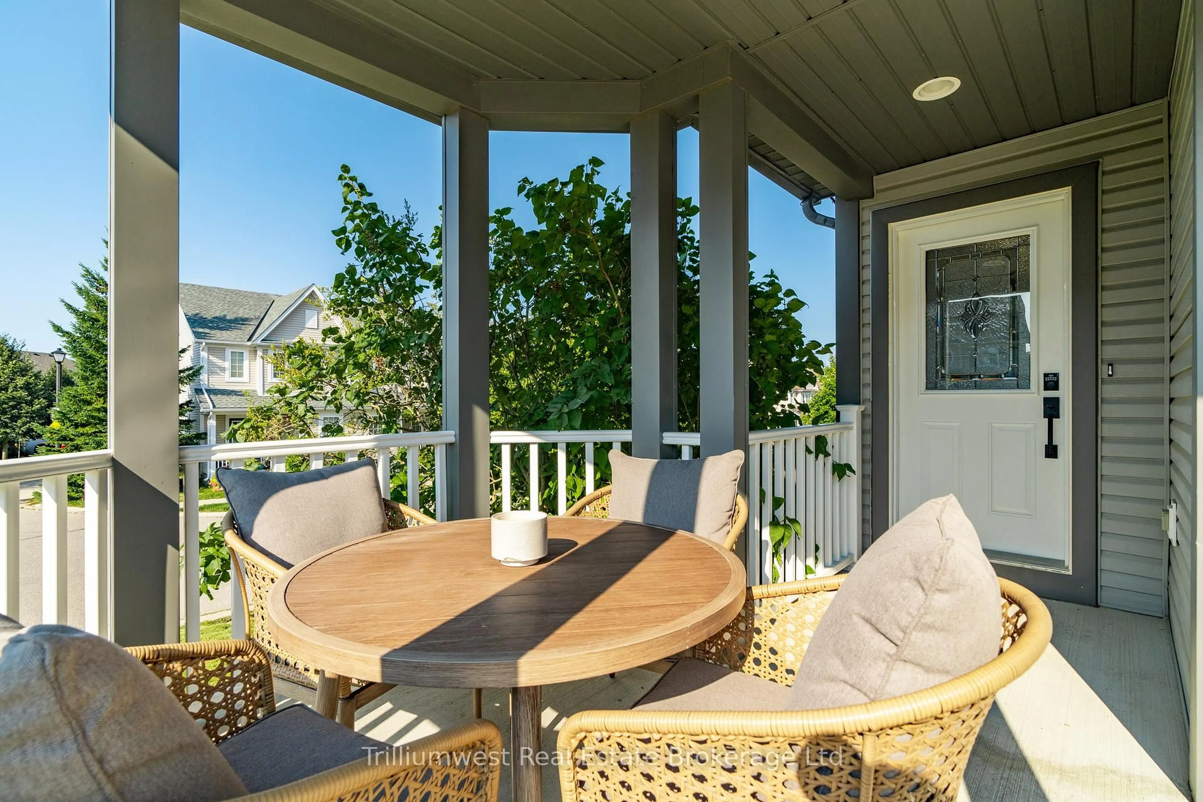Patio, water/lake/river/ocean view for 220 Ridge Top Cres, Guelph/Eramosa Ontario N0B 2K0