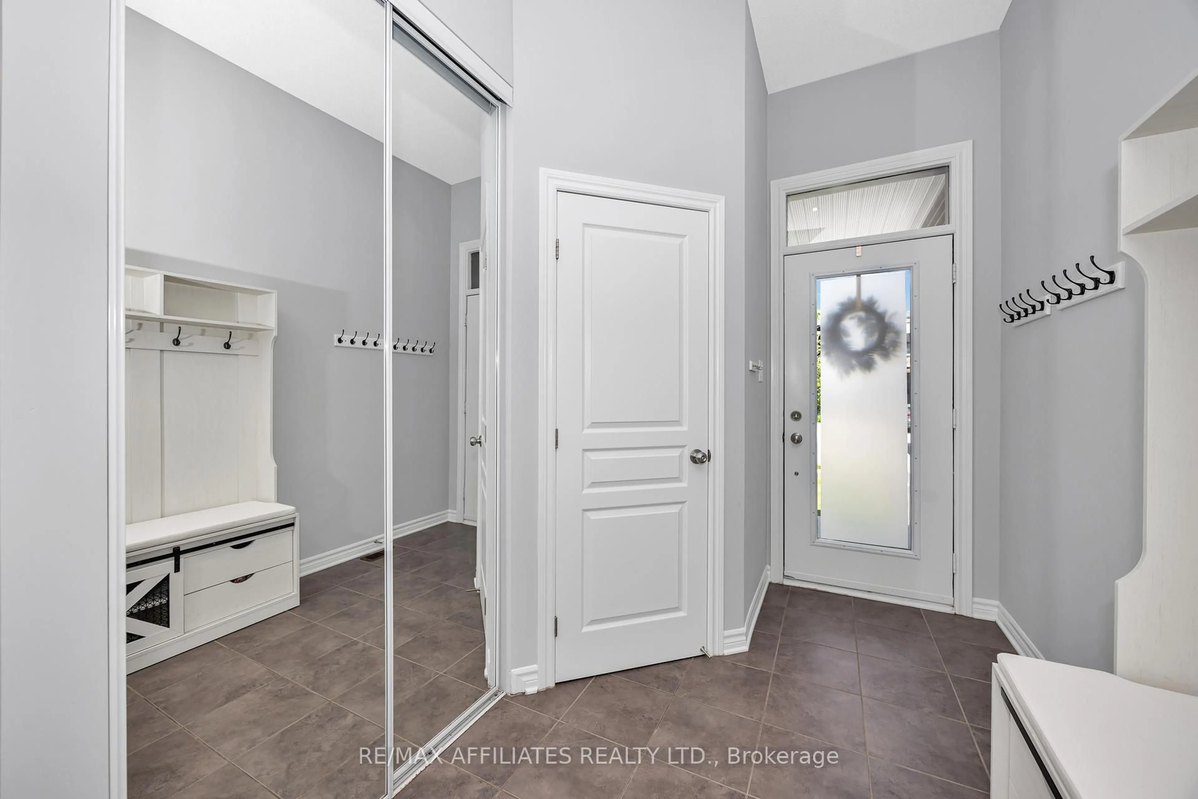 Indoor entryway for 153 Mattingly Way, Ottawa Ontario K4M 0C5