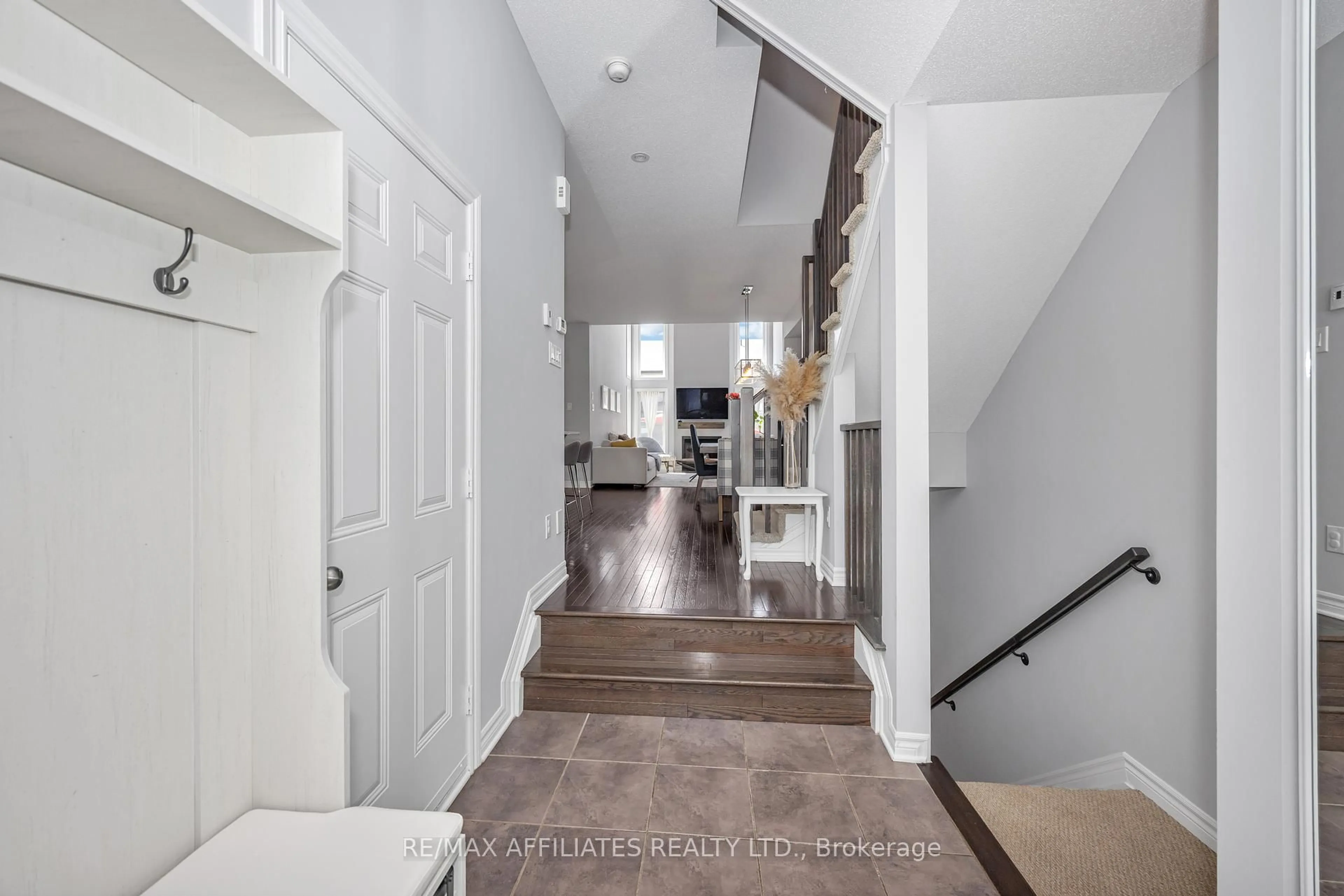 Indoor entryway for 153 Mattingly Way, Ottawa Ontario K4M 0C5
